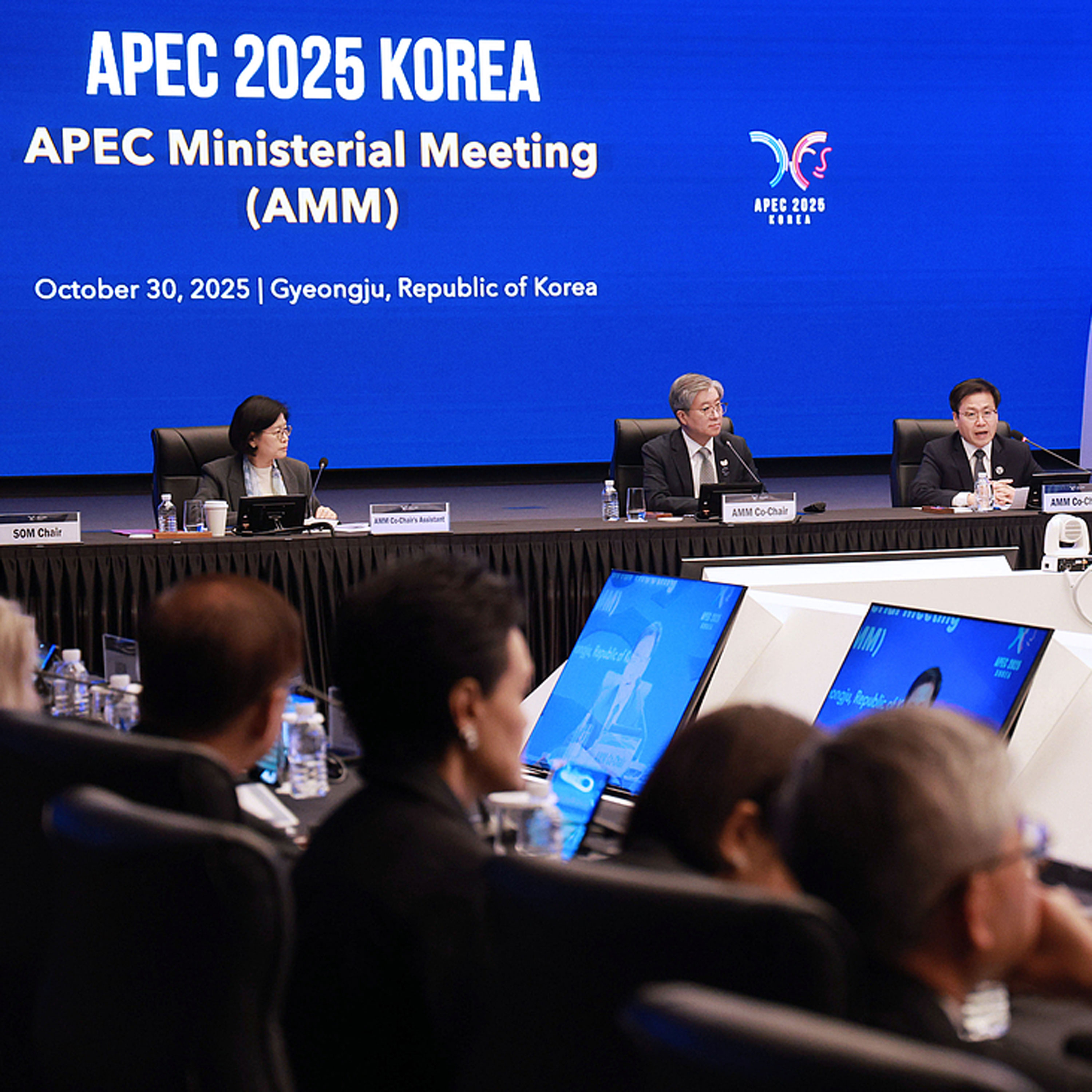 APEC ministers call for openness, connectivity