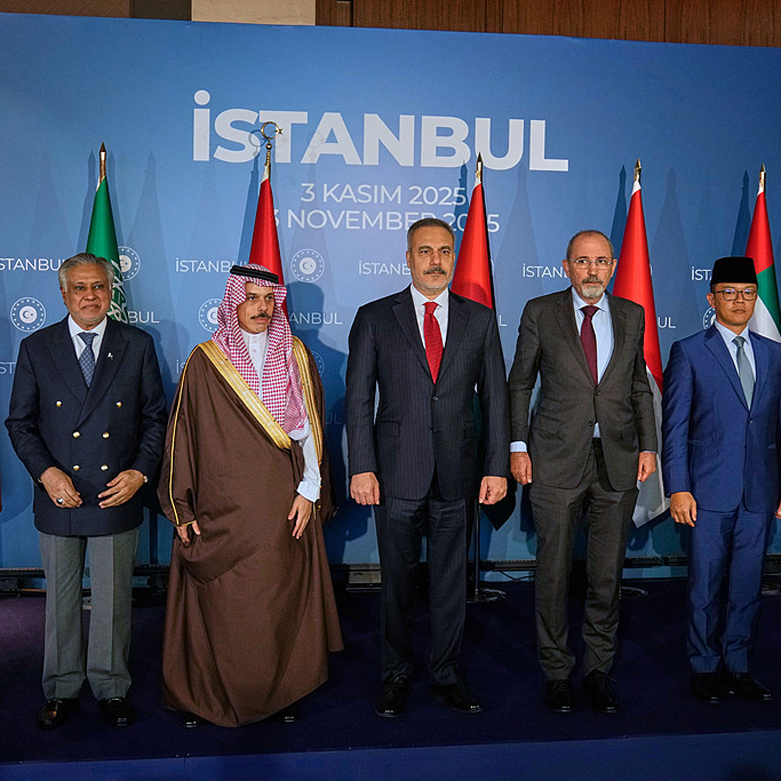 Foreign ministers from seven countries meet in Istanbul to discuss Gaza ceasefire