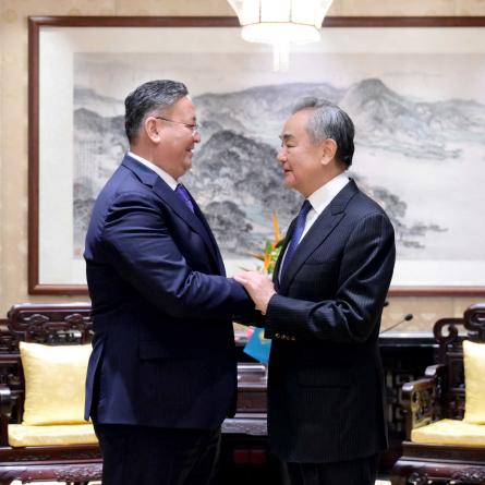 Wang Yi calls for strengthening Belt and Road cooperation with Kazakhstan