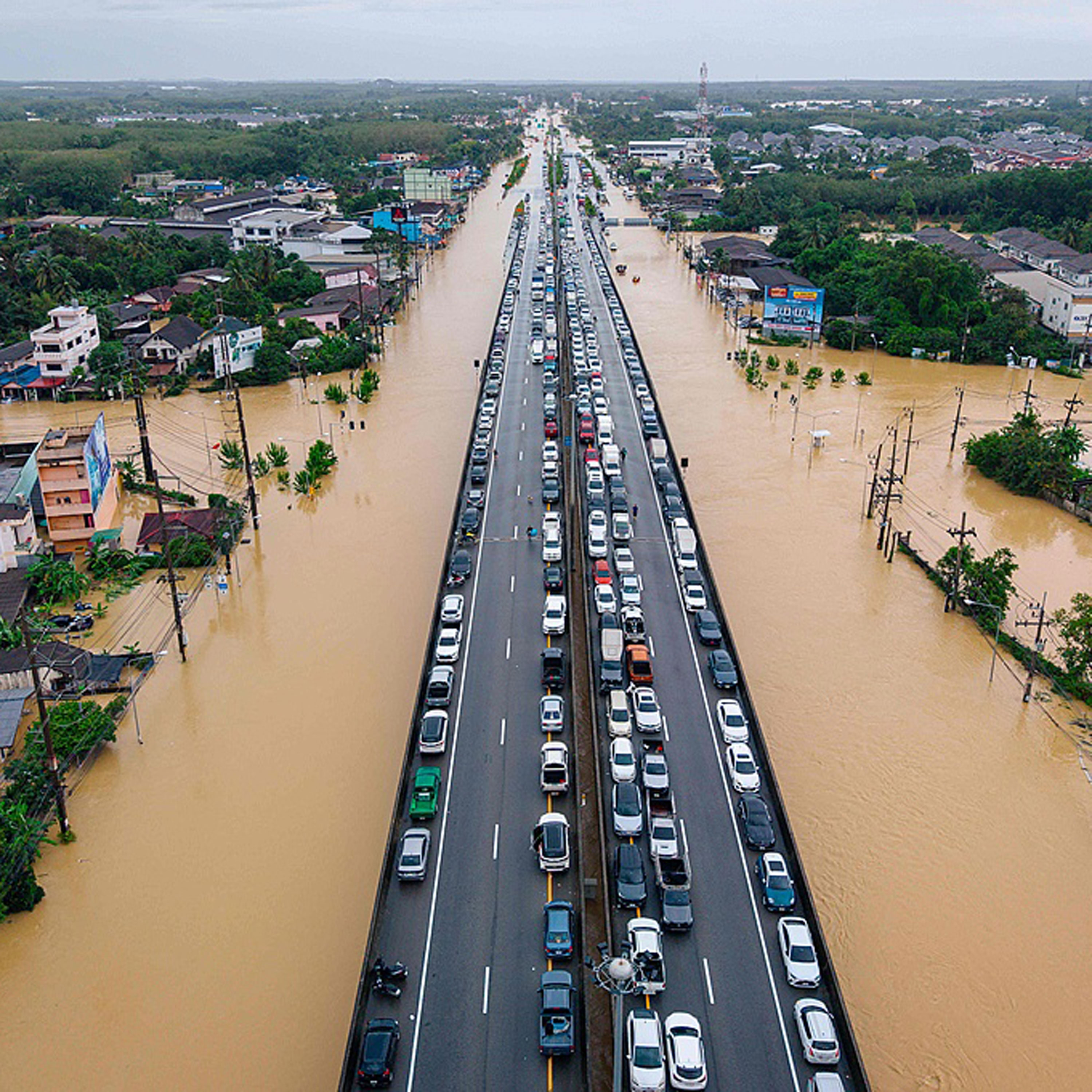 Thailand declares state of emergency in southern province due to floods Thailand declares state of emergency in southern province due to floods