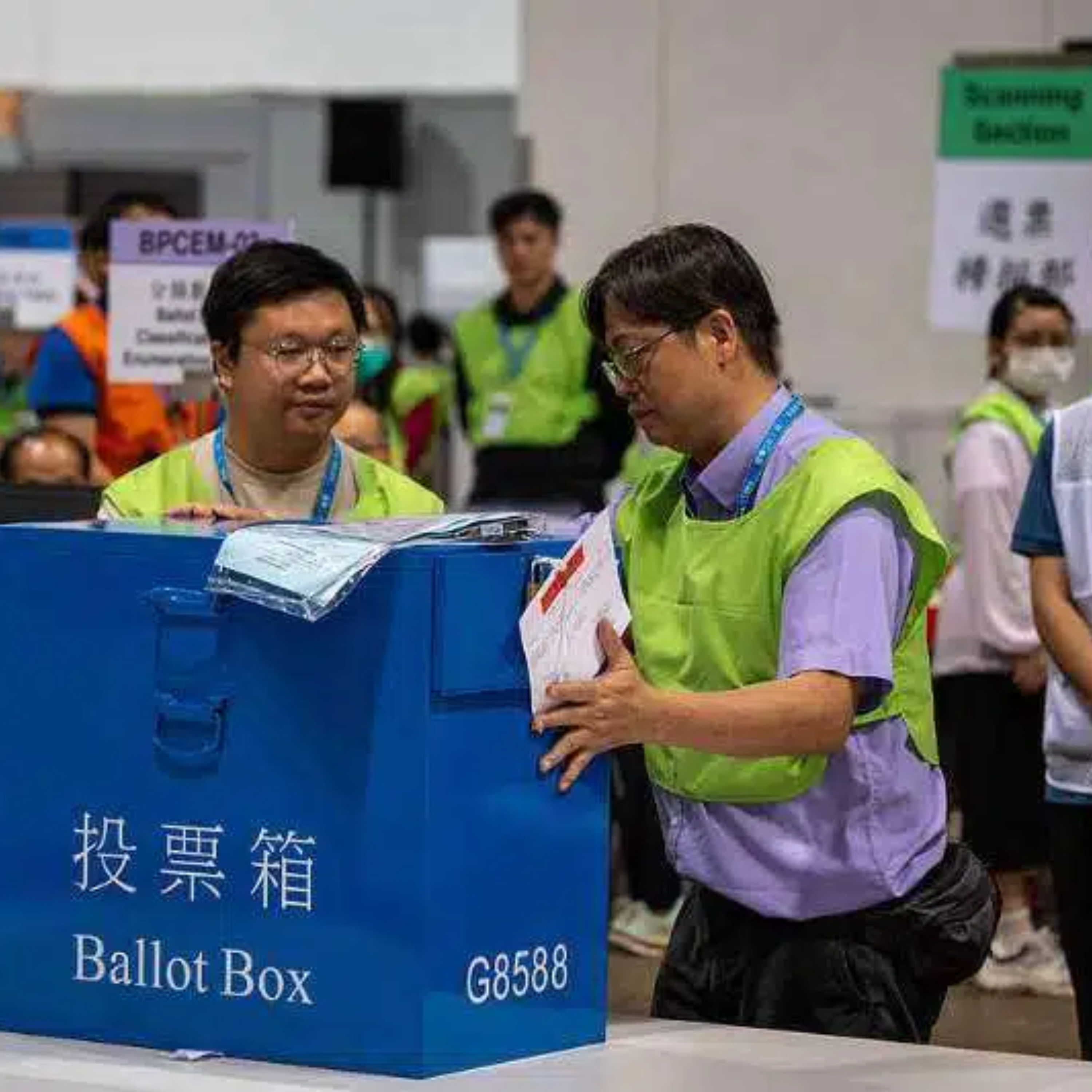 Voting for HKSAR's 8th-term LegCo election kicks off