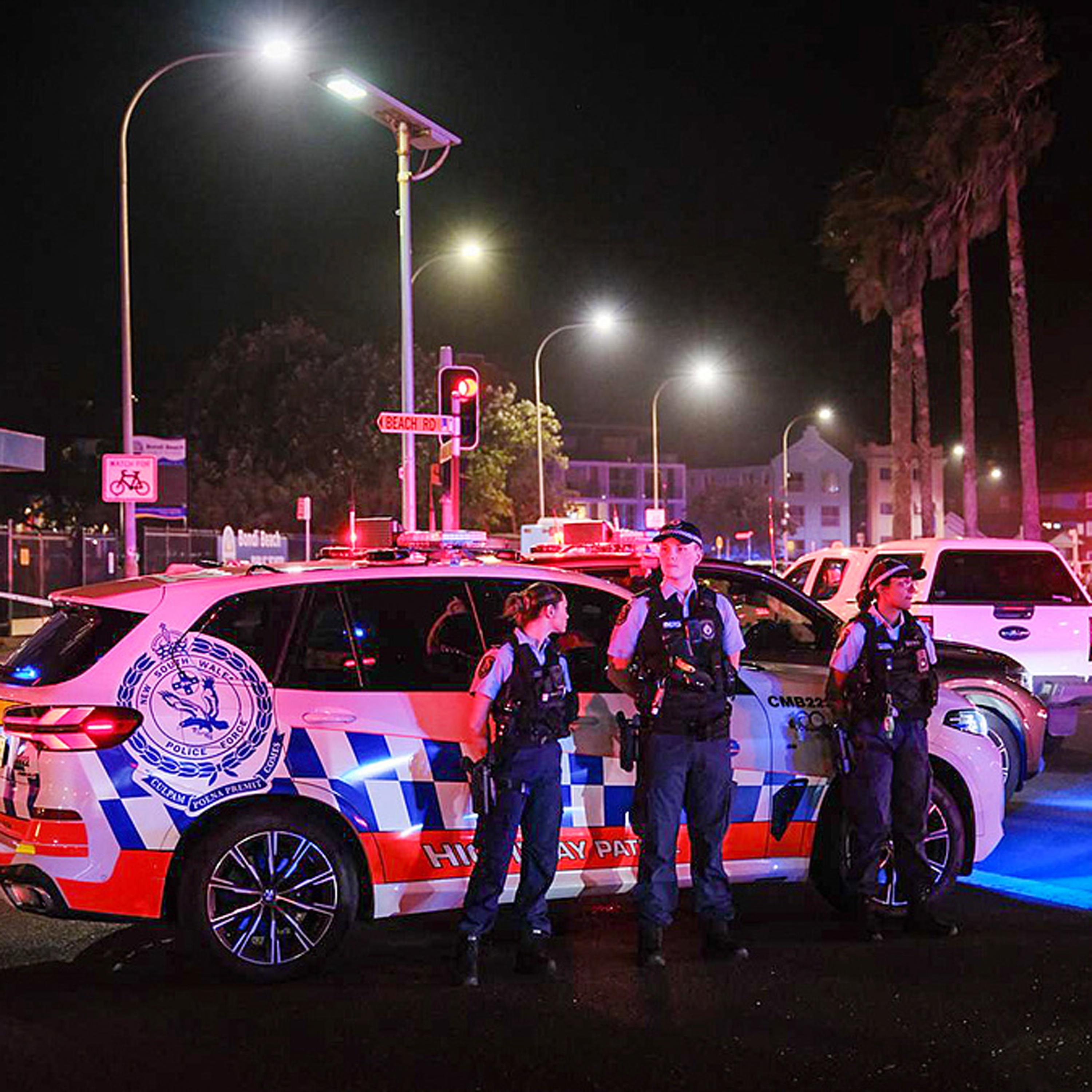 12 dead in Sydney beach shooting