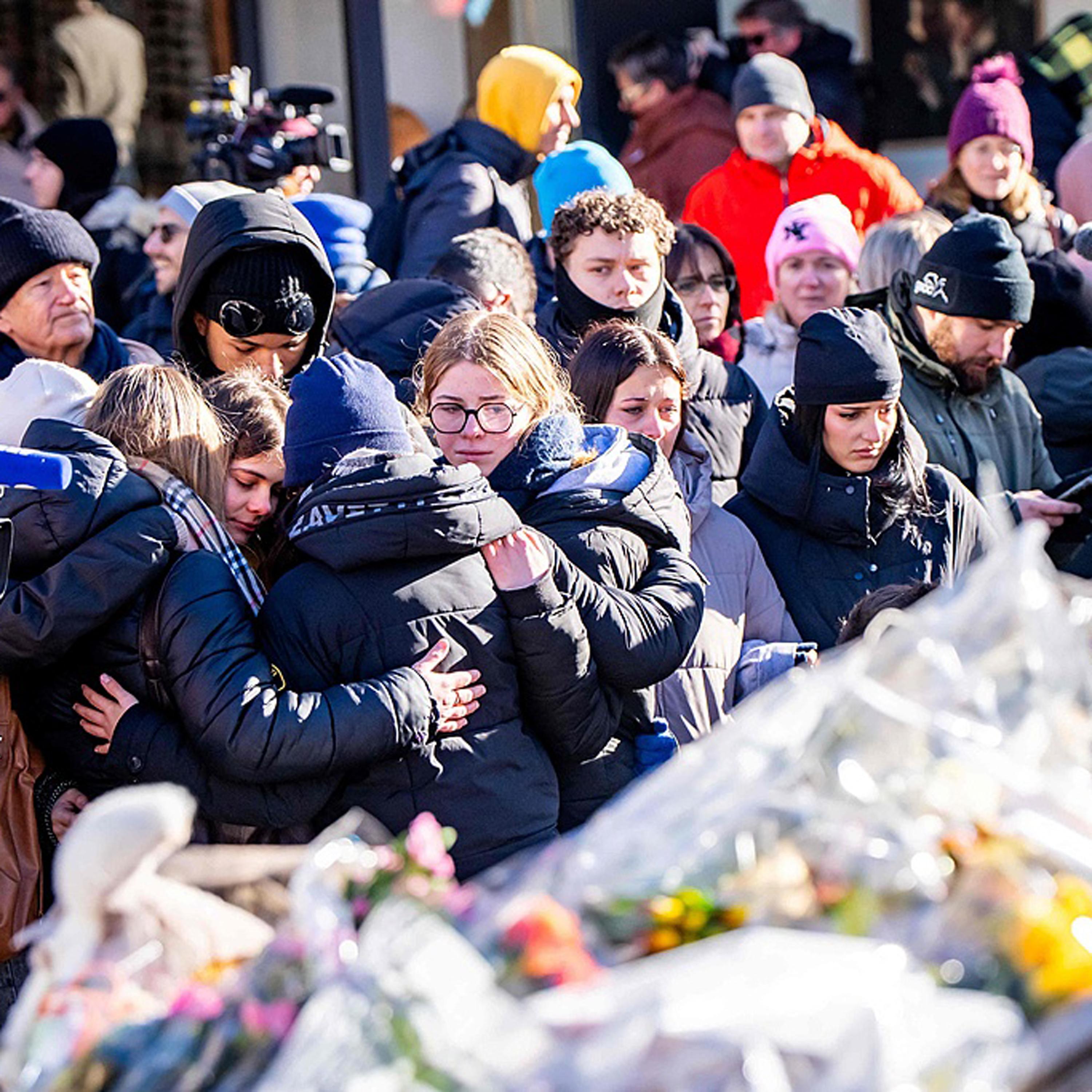 President Xi extends condolences over fire tragedy in Switzerland