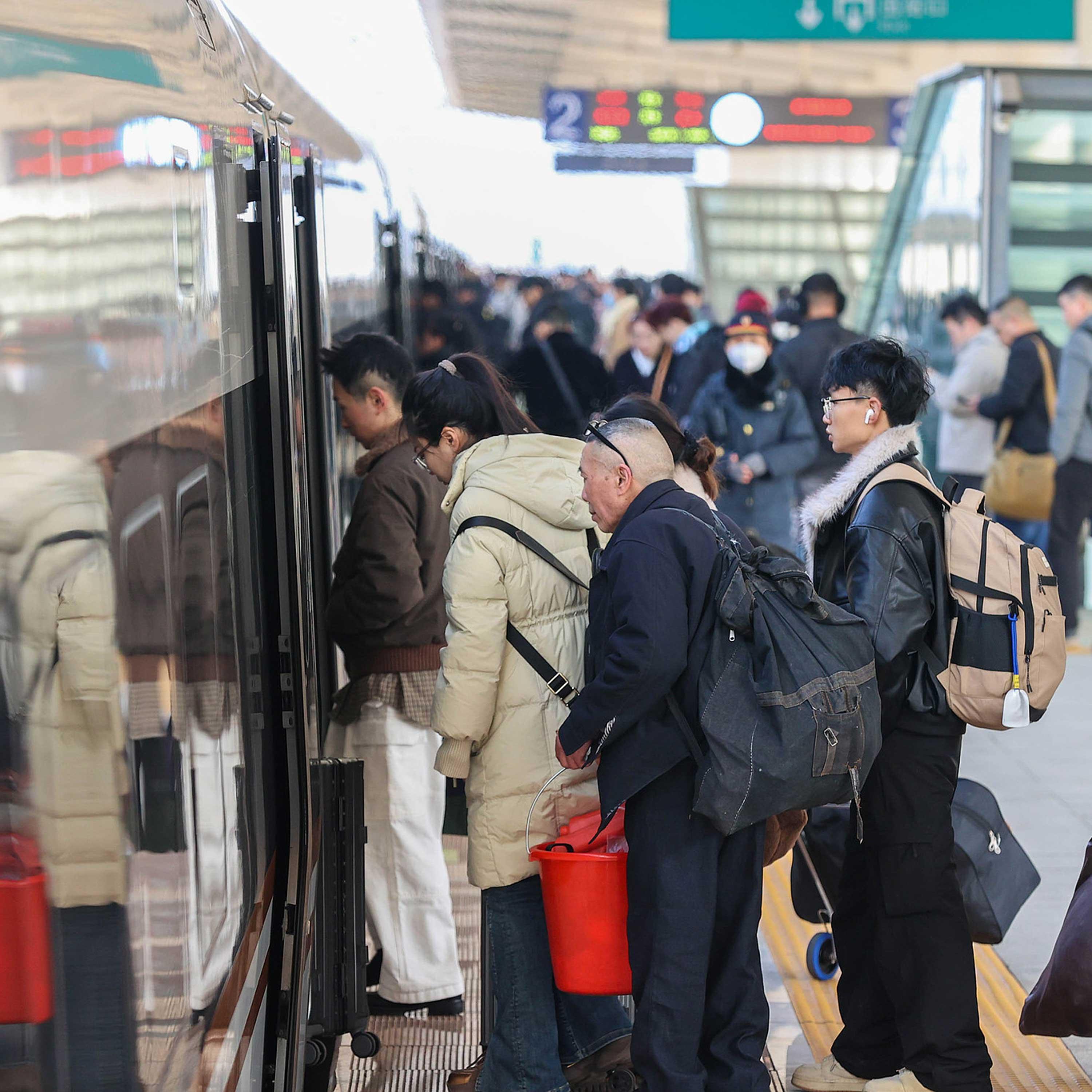 China's 2026 Spring Festival travel rush kicks off