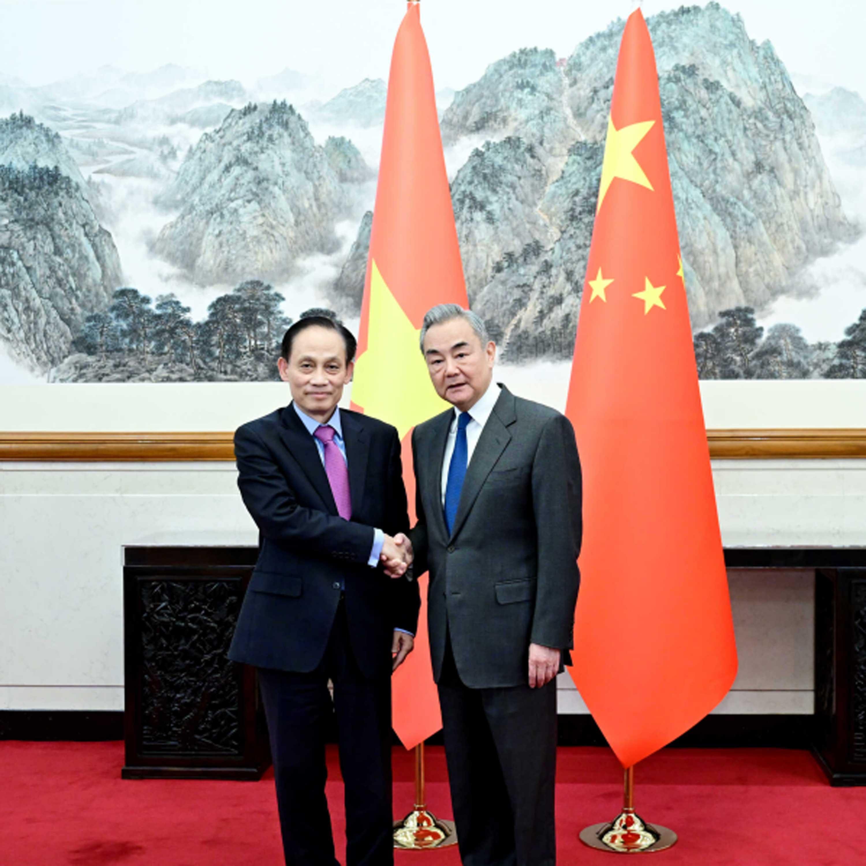 Chinese FM calls for a China-Vietnam community with a shared future