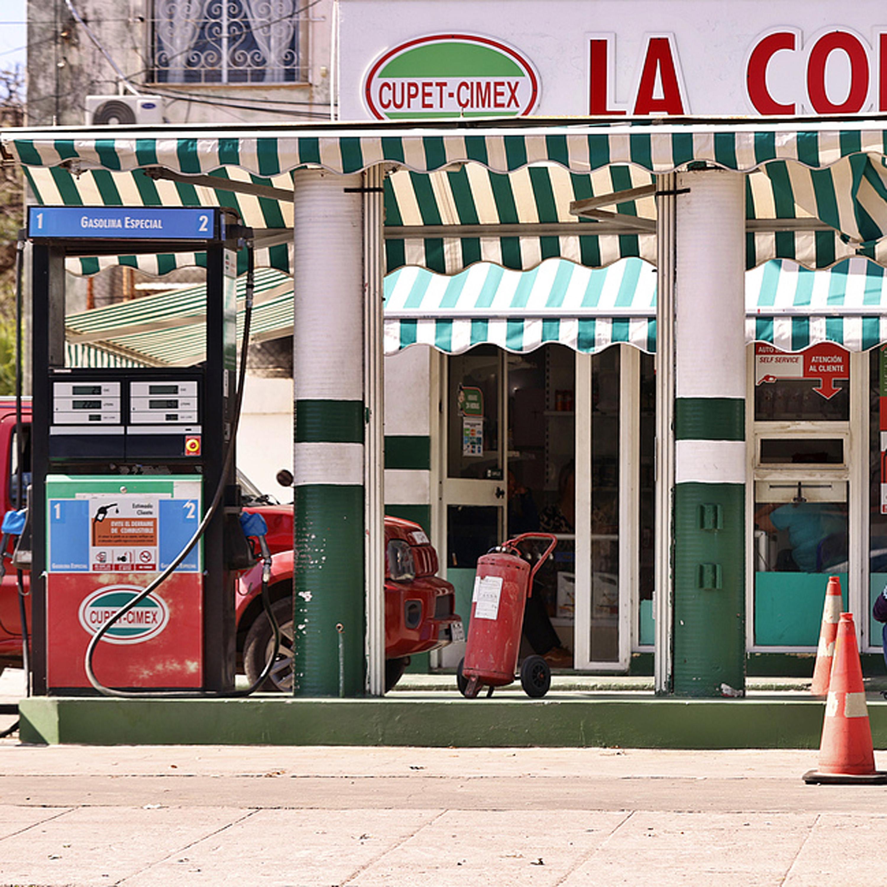 More Canadian airlines suspend Cuba flights as fuel runs short