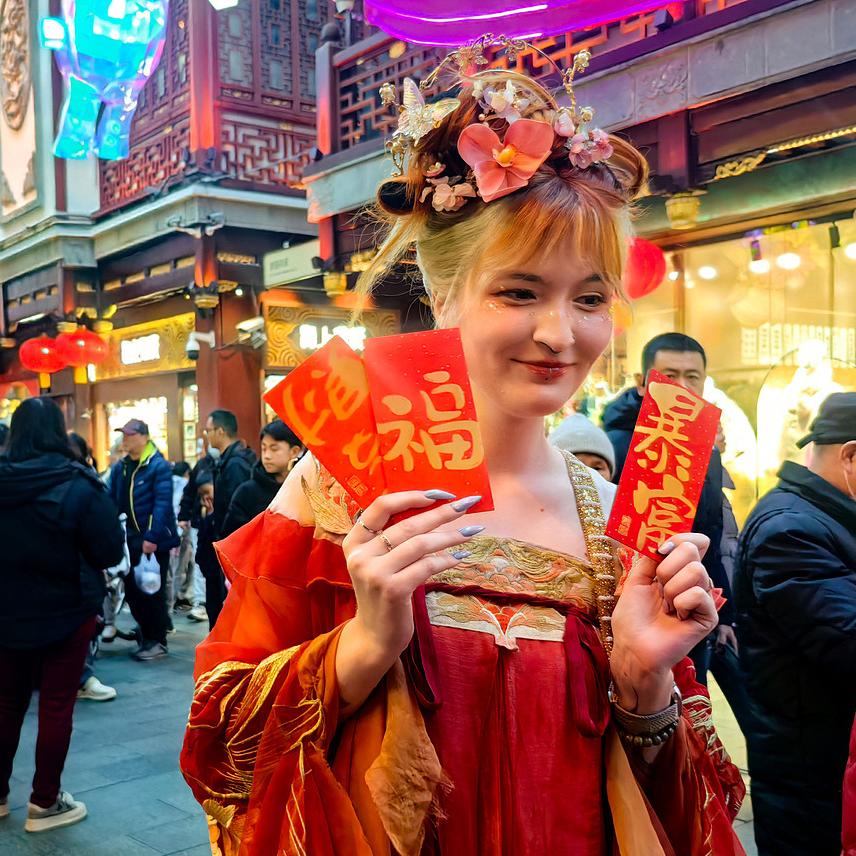 When the world comes to China for Spring Festival When the world comes to China for Spring Festival