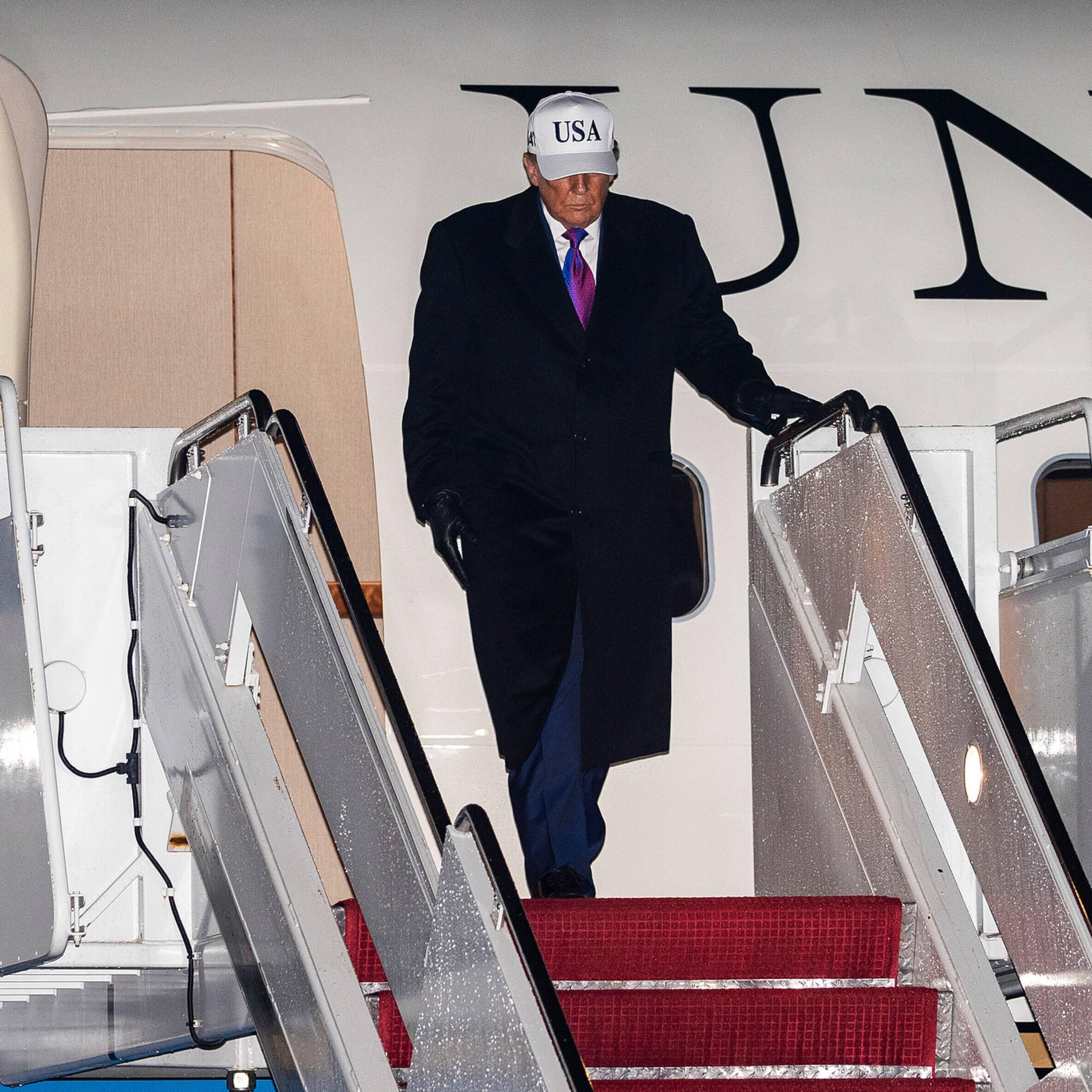 Trump warns Iran of "bad things" if no nuclear deal, sets deadline of 10-15 days