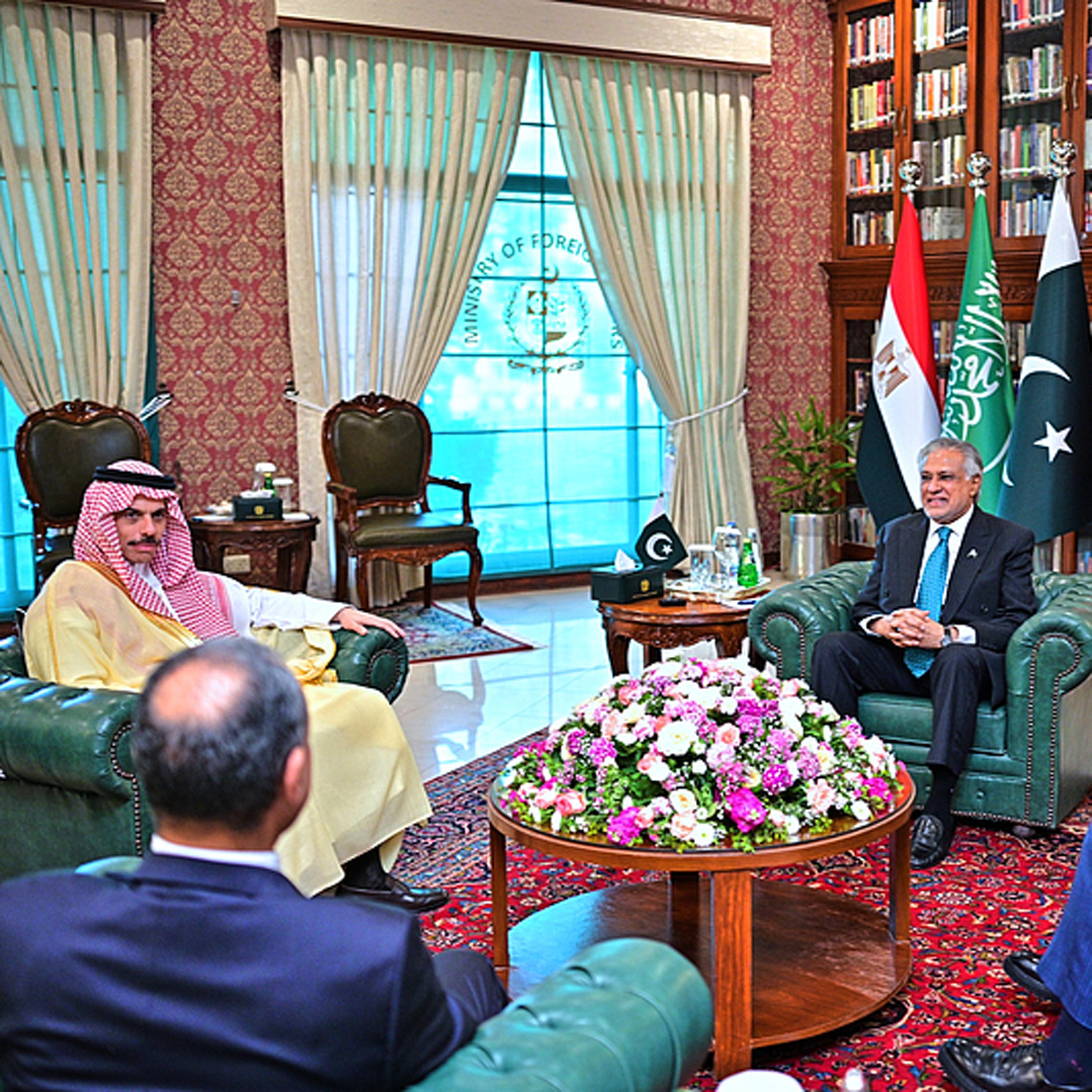 Pakistan hosts talks on easing tensions in the Middle East