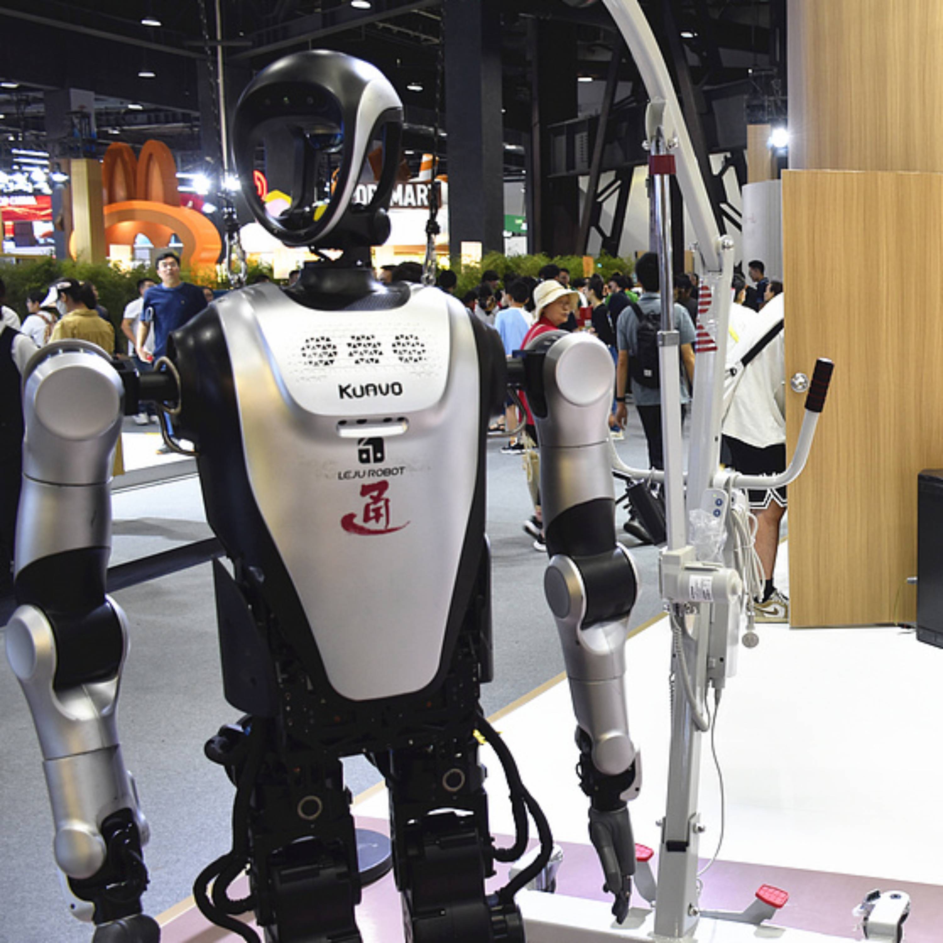 Xi urges breaking new ground in high-quality development of service sector