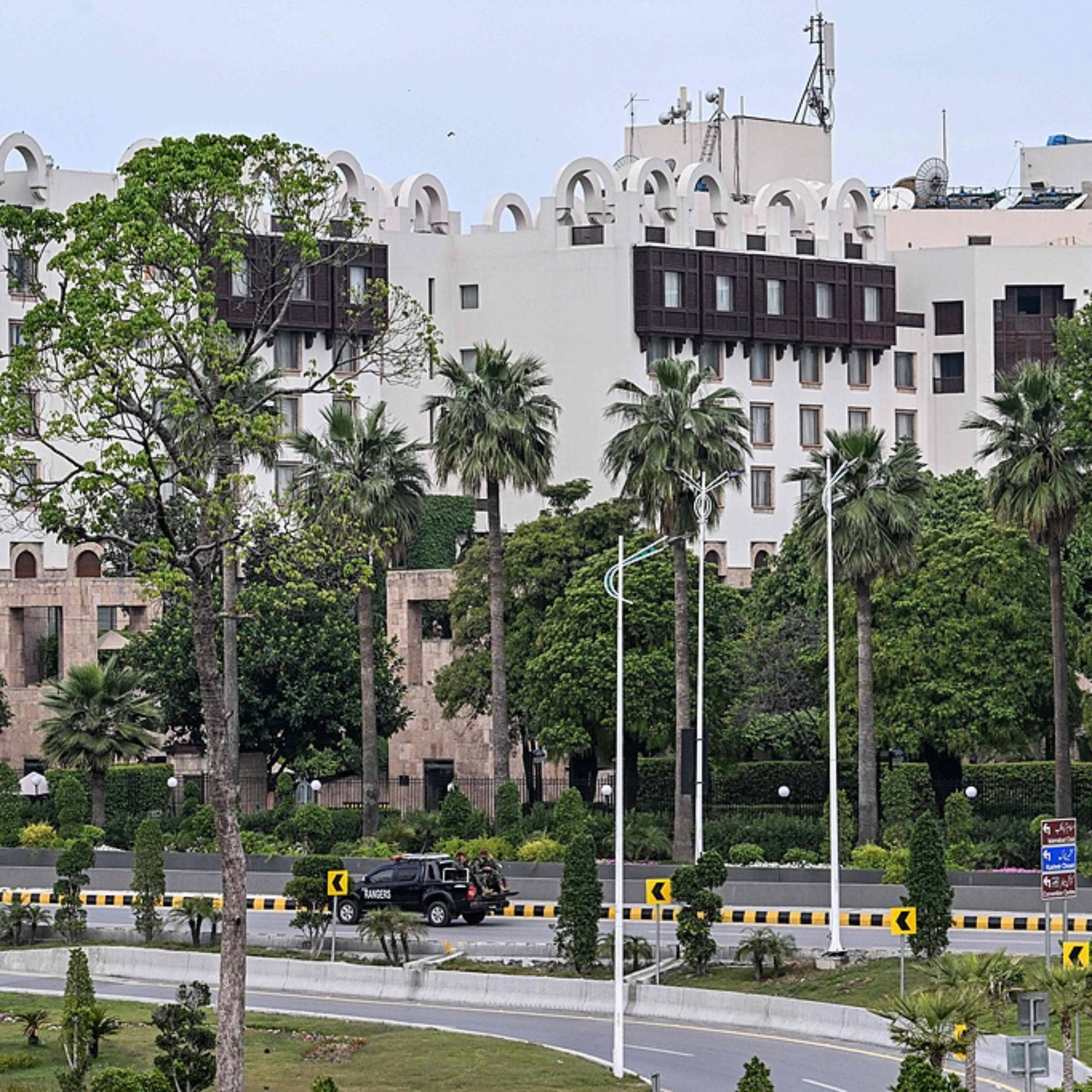 U.S., Iranian delegations arrive in Pakistan for talks