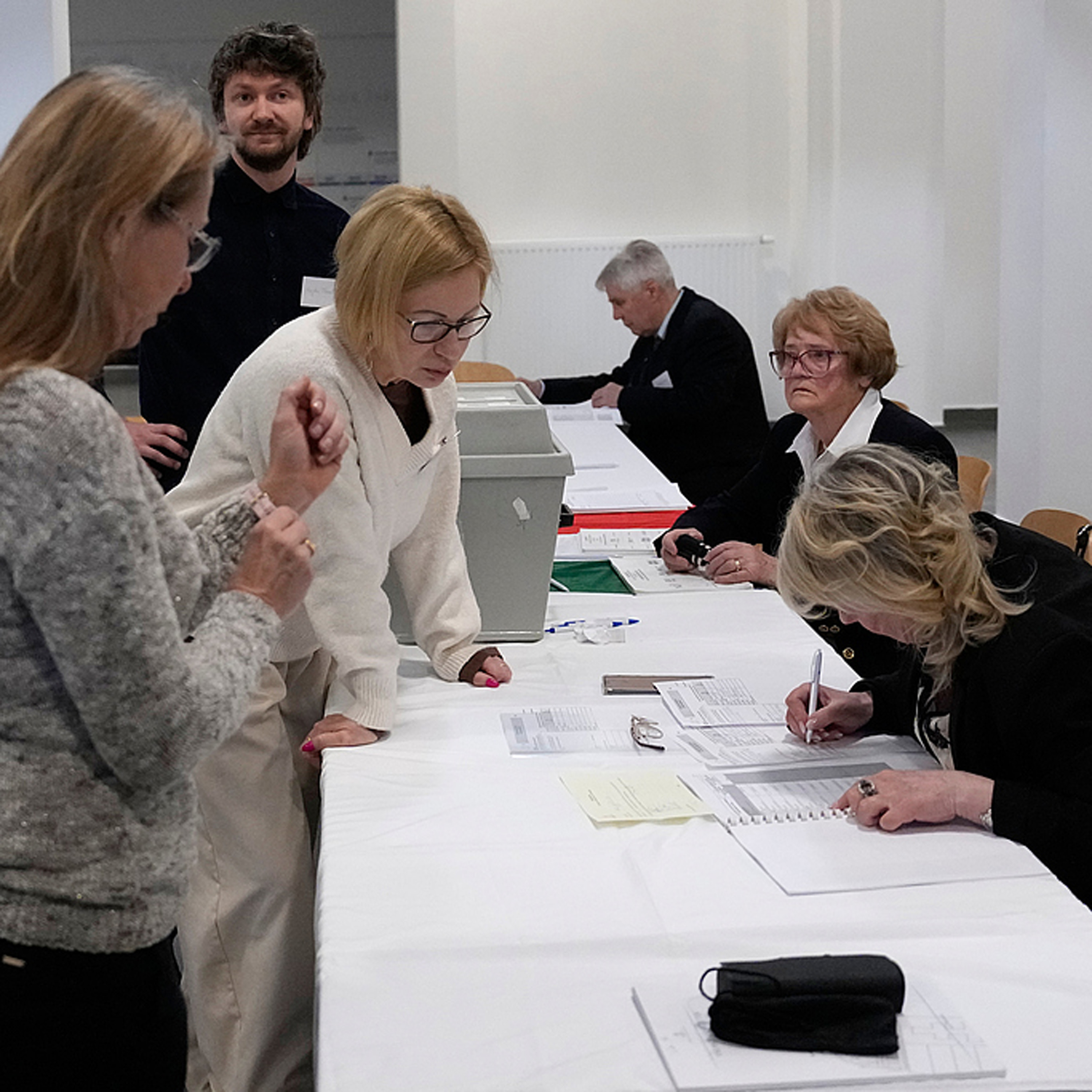 Hungary sees strong voter turnout in parliamentary elections