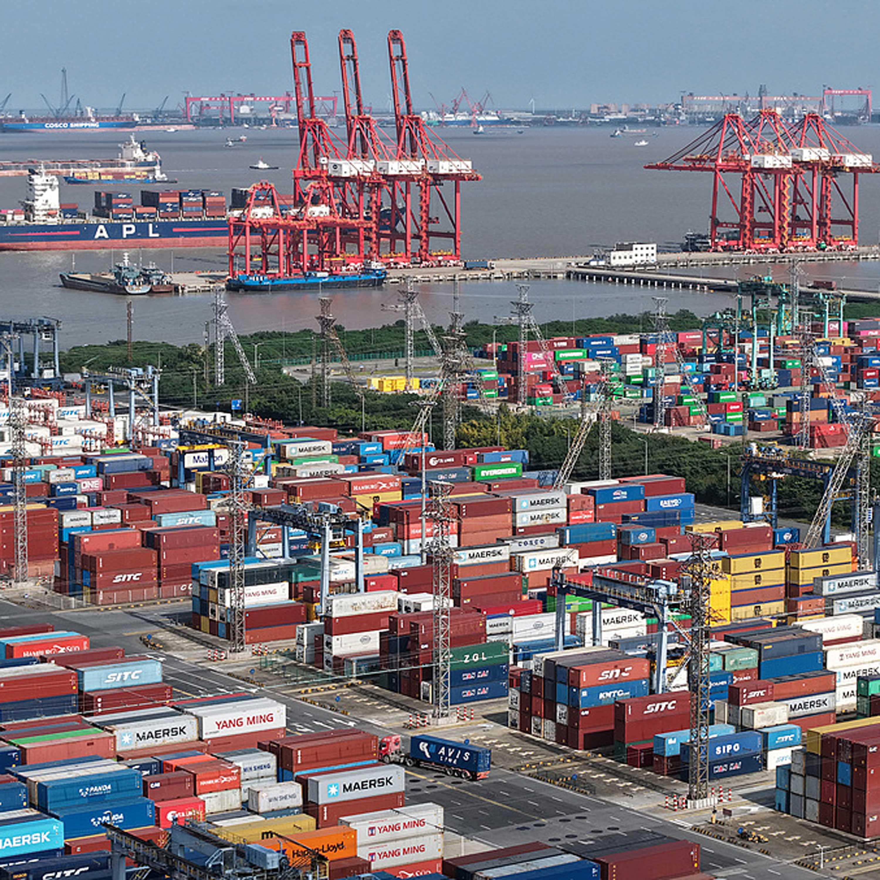 China reports steady Q1 growth as GDP rises five percent