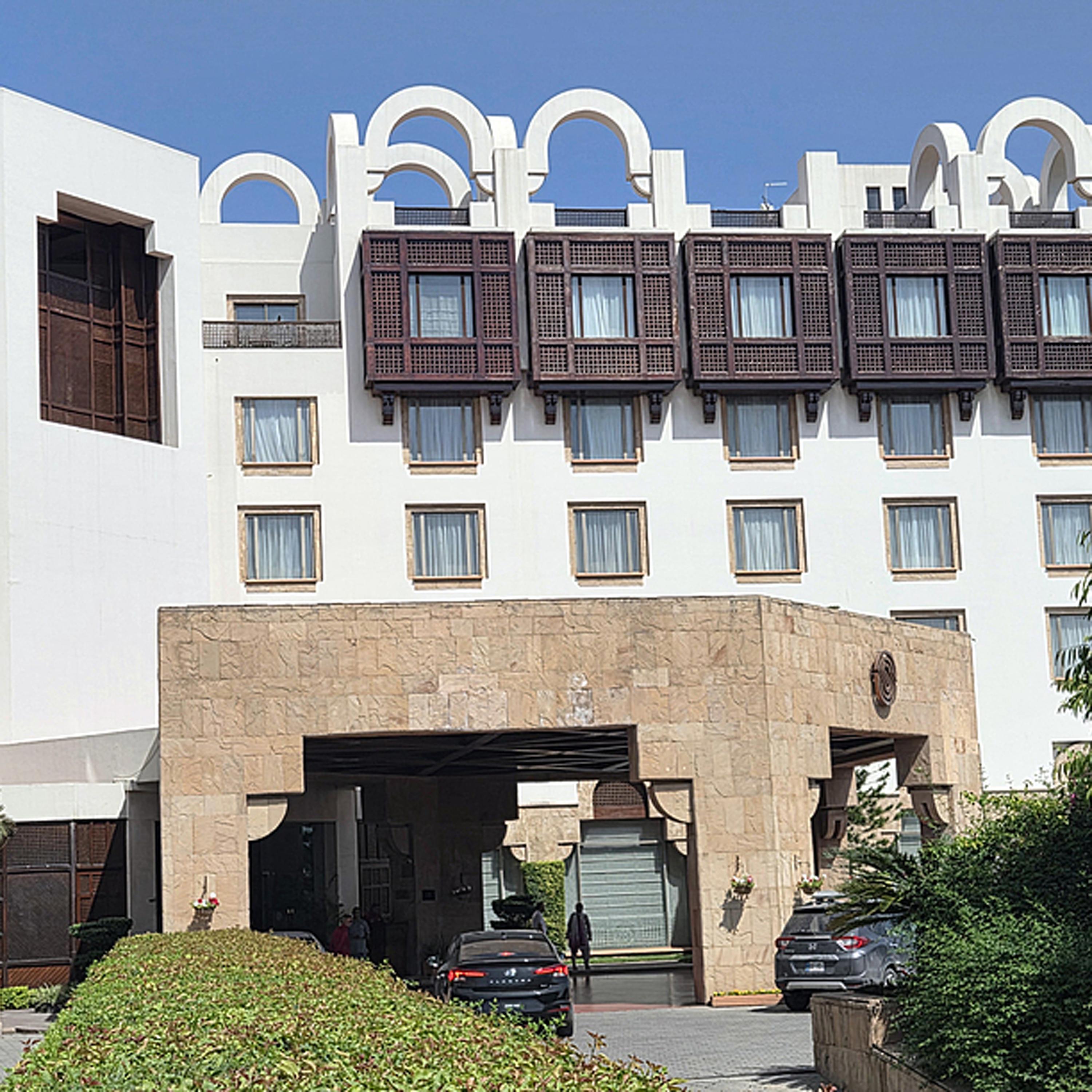 Trump says U.S. envoys to arrive in Islamabad on Monday for talks