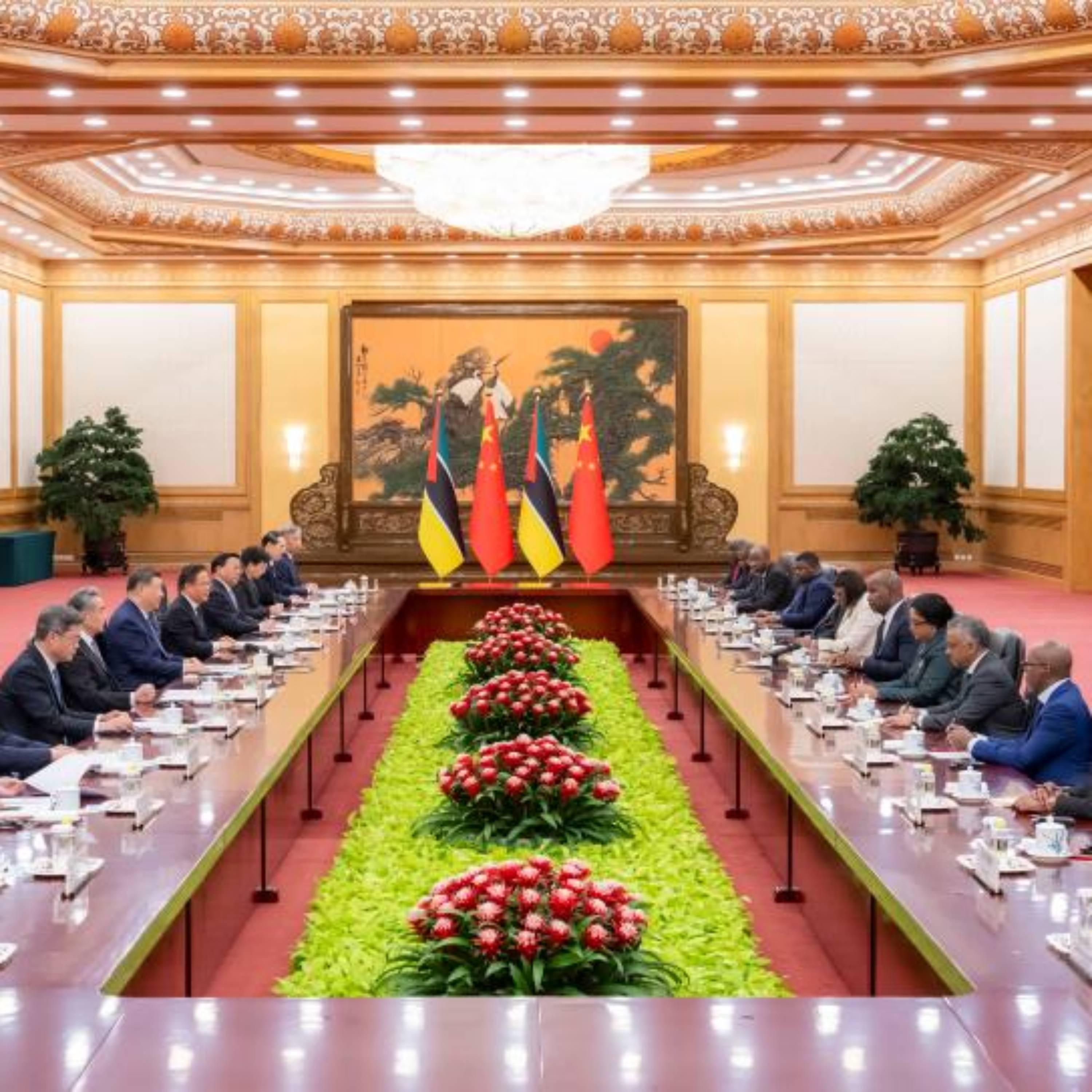 China, Mozambique upgrade ties to community with shared future in new era
