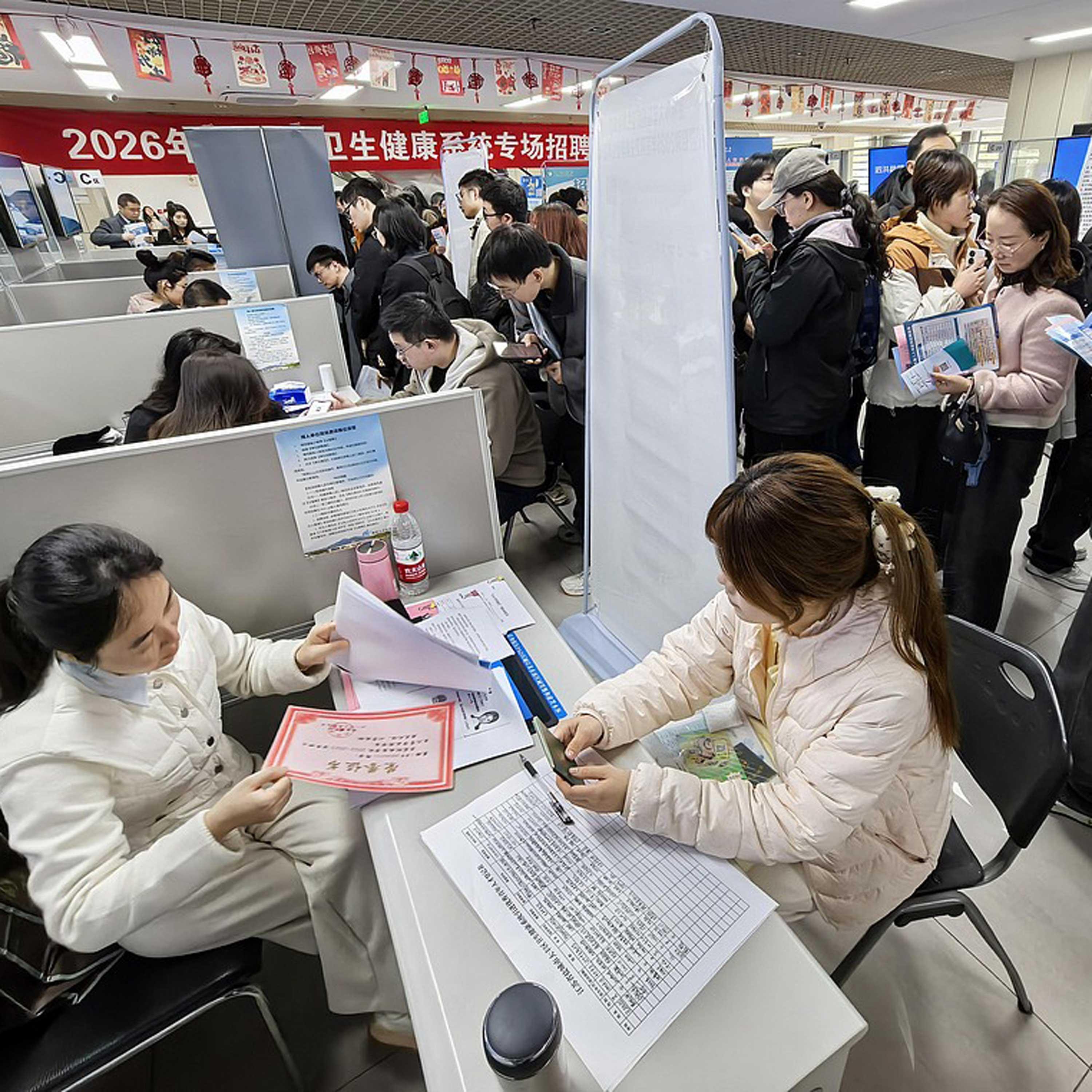 China adds nearly three million urban jobs in first quarter