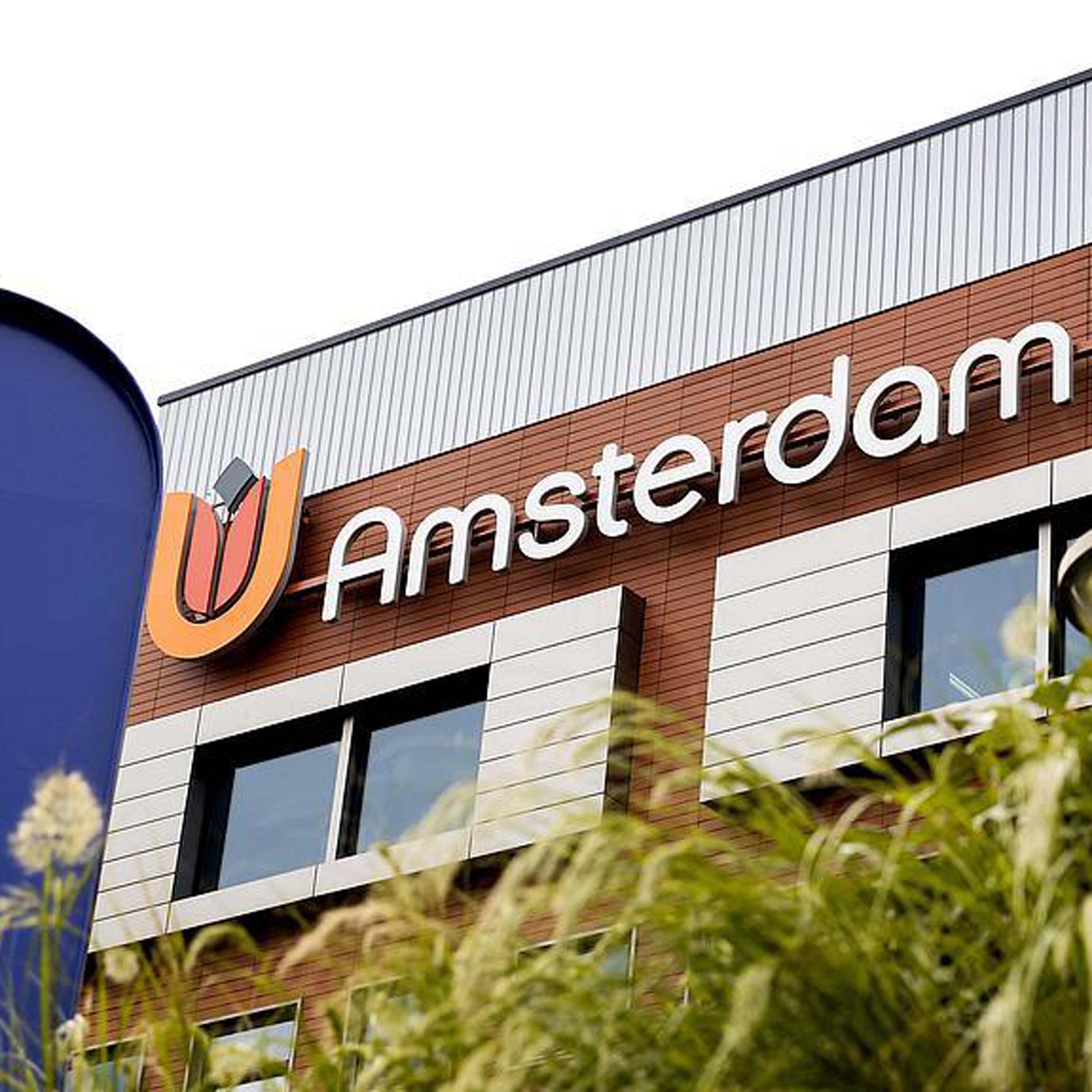KLM flight attendant hospitalized as suspected hantavirus case