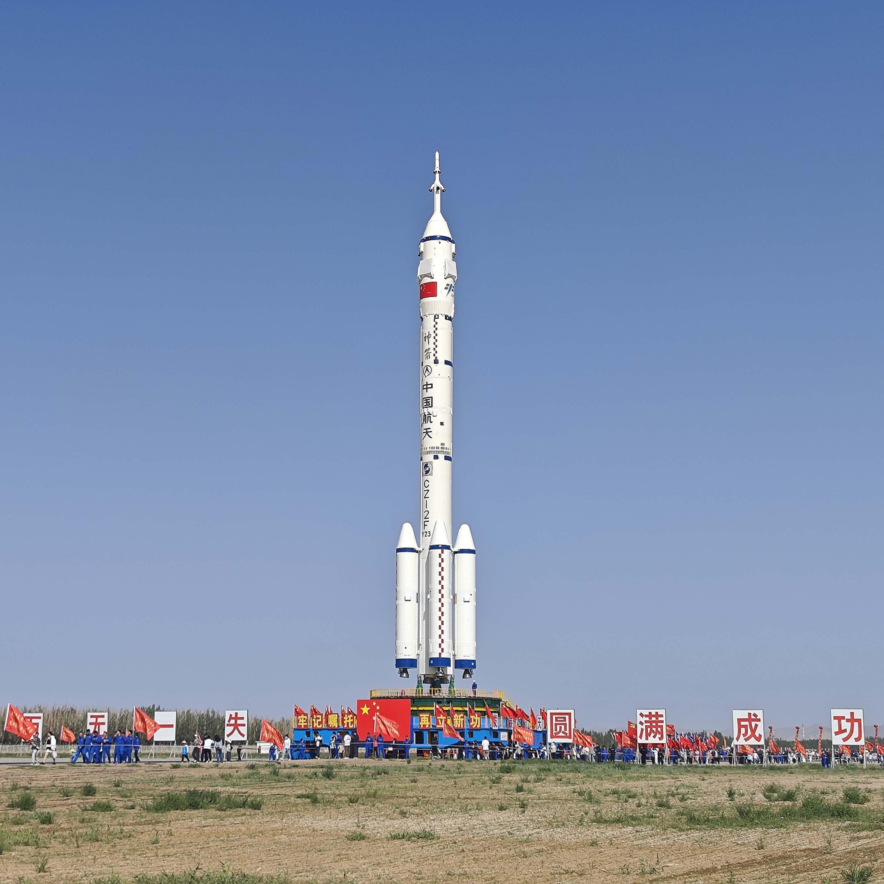 Combination of Shenzhou-23 spaceship, carrier rocket transferred to launch area