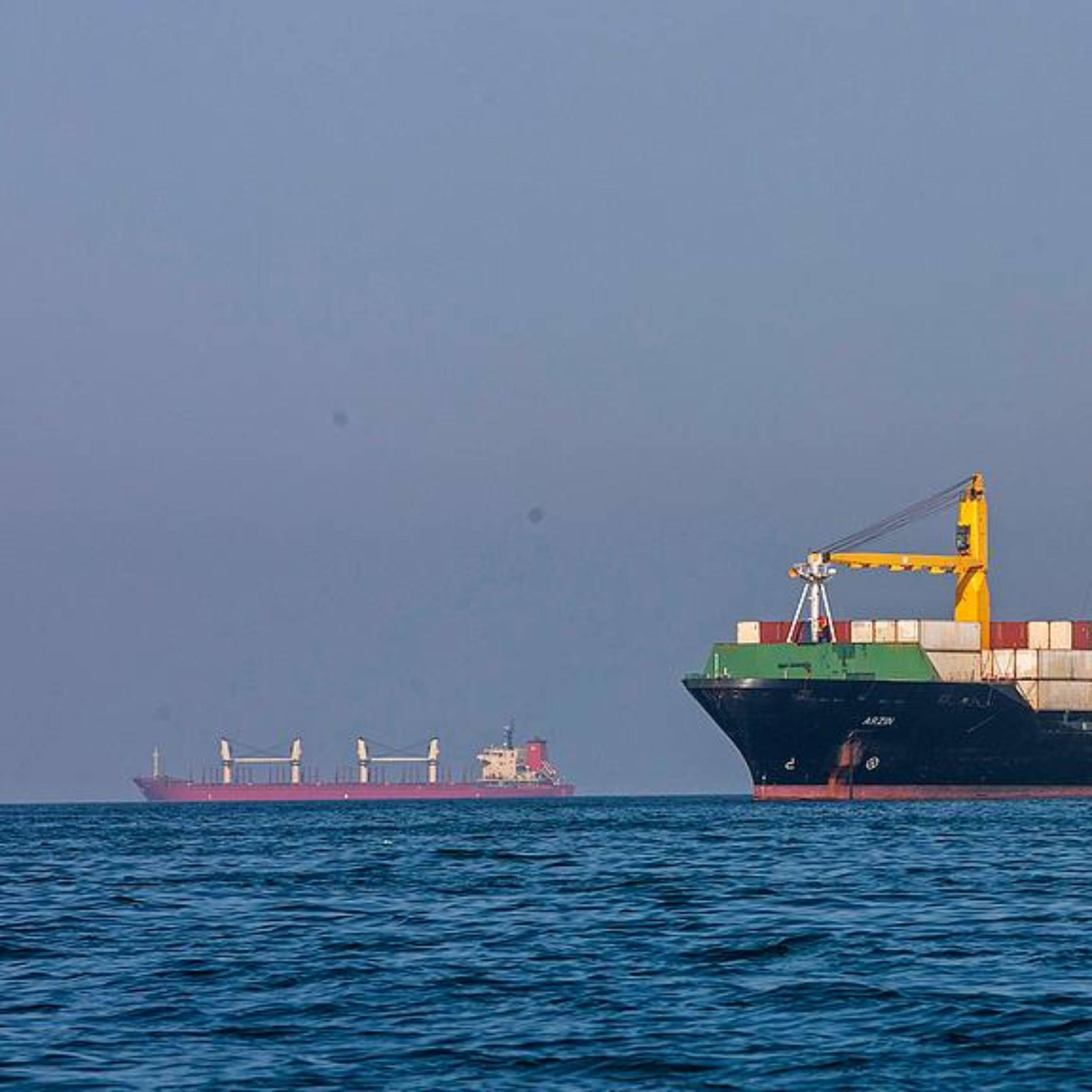 Omani and Iranian officials discuss Strait of Hormuz navigation