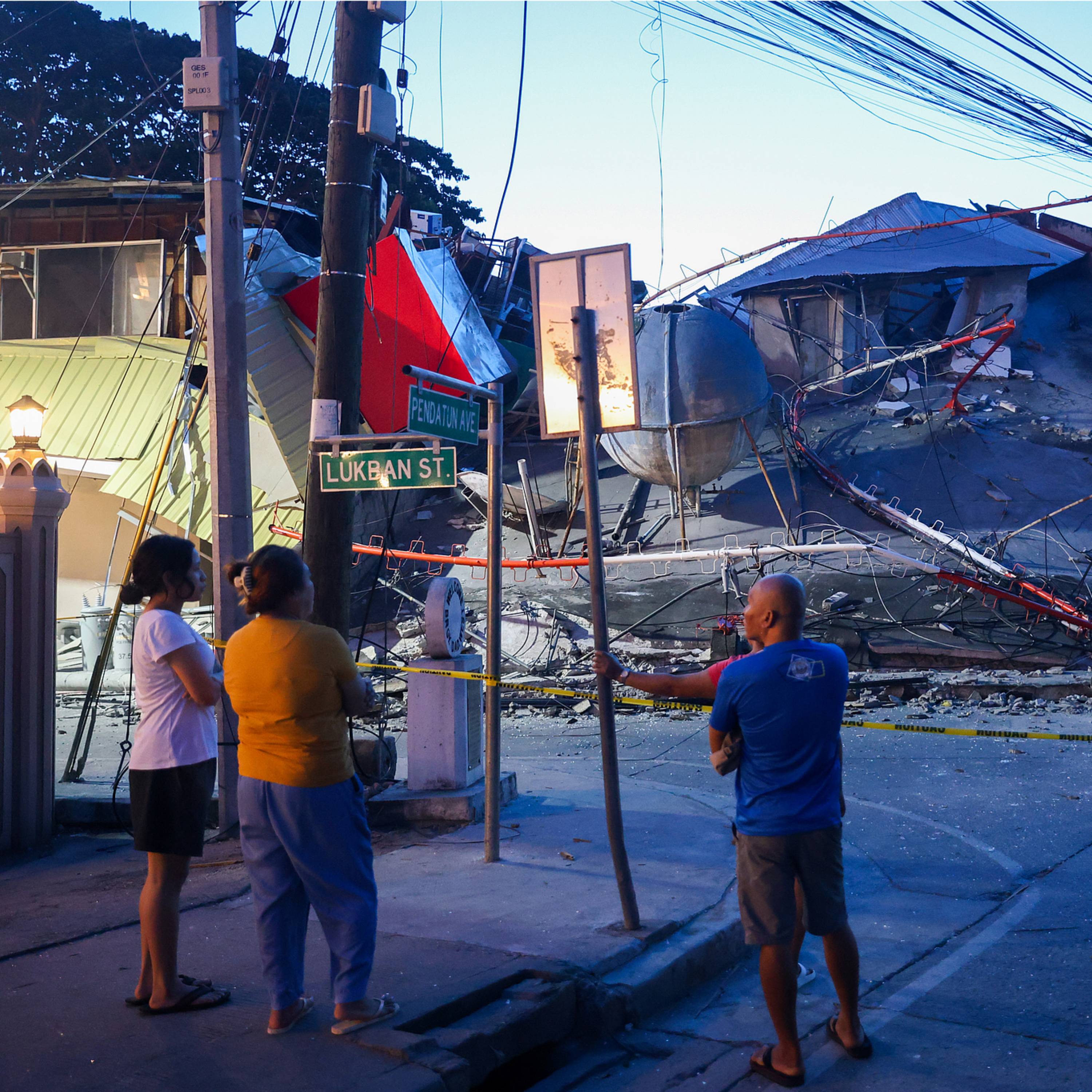 At least 37 dead in 7.8-magnitude earthquake in southern Philippines
