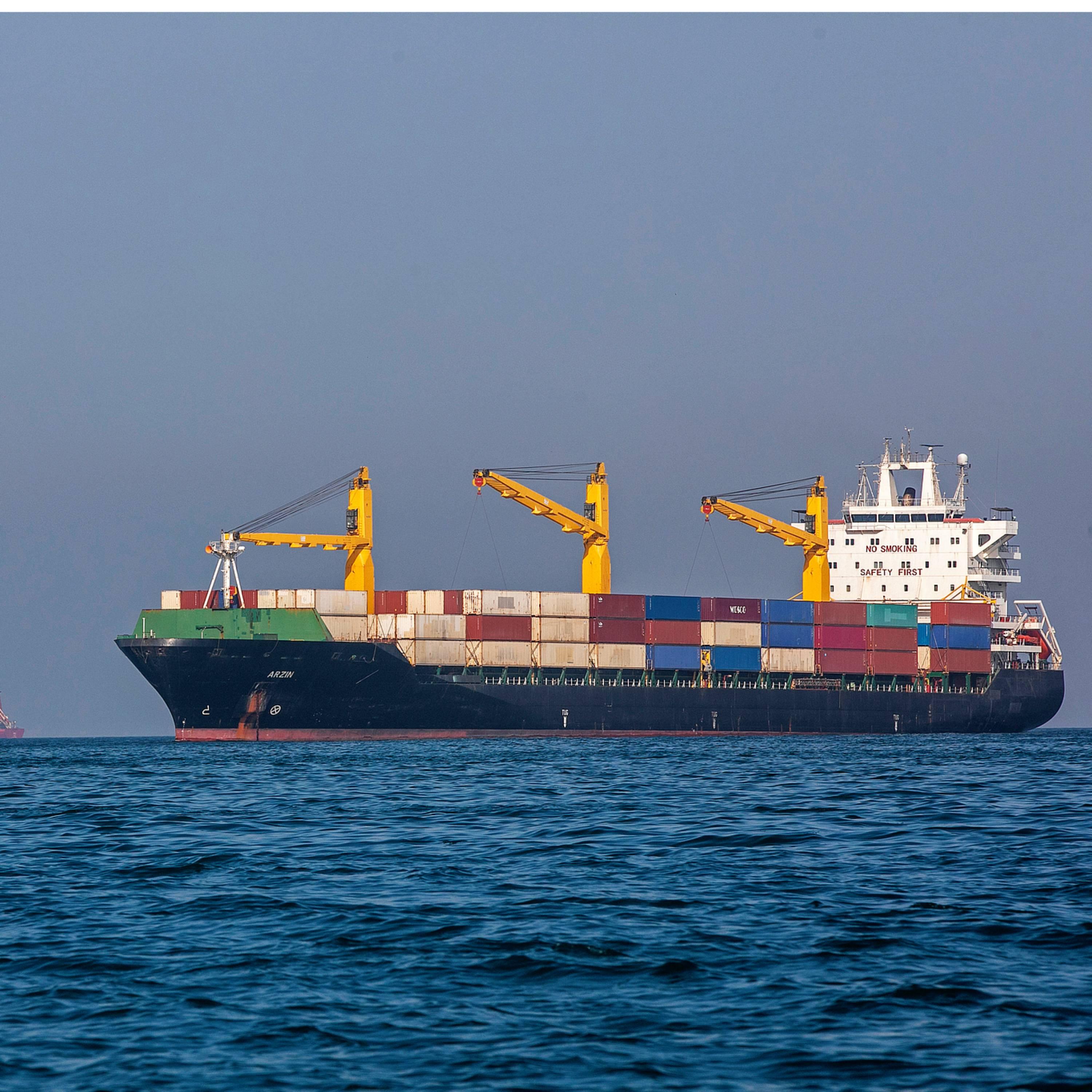 Iran annouces full closure of Strait of Hormuz, US launches fresh strikes