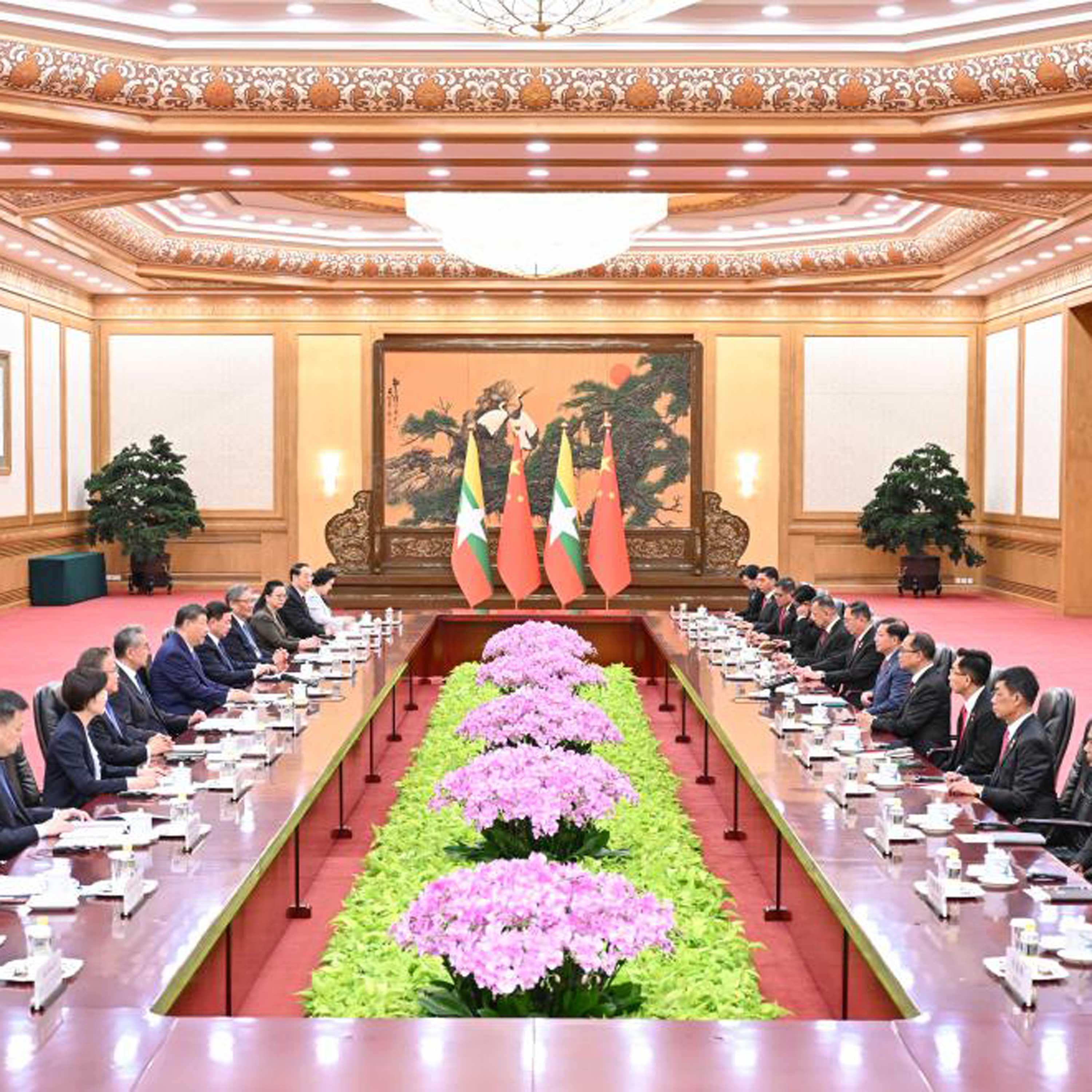 President Xi holds talks with Myanmar counterpart on boosting cooperation