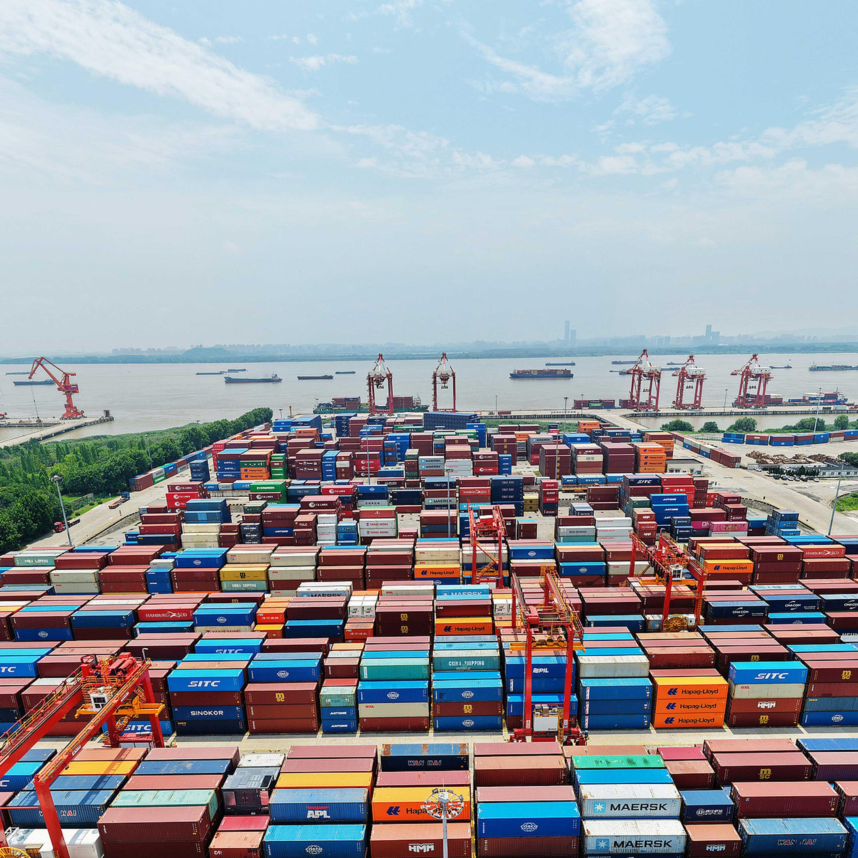 China's H1 foreign trade surpasses 25 trillion yuan for first time