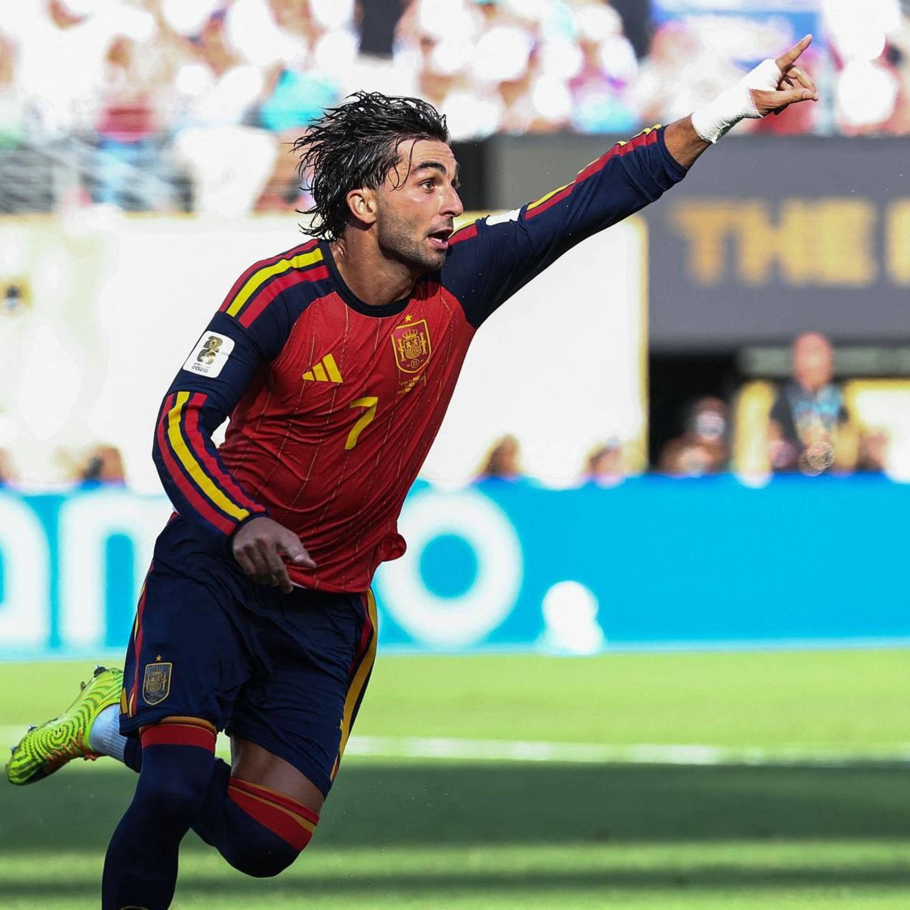 Spain outclasses 10-man Argentina with Torres winner to win World Cup episode artwork