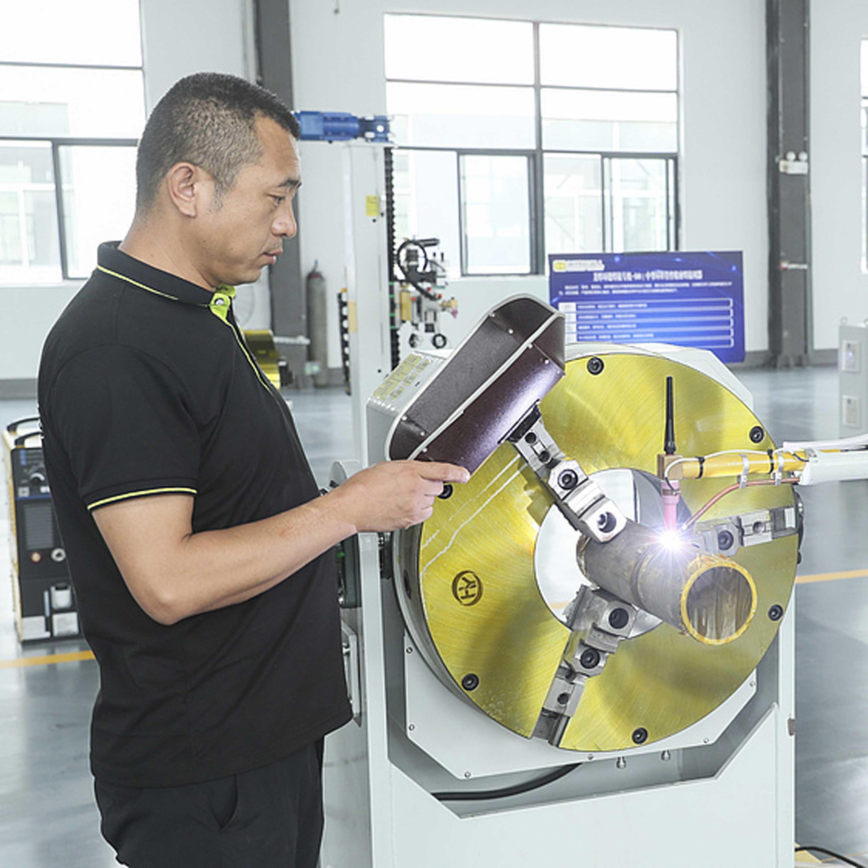 China's equipment manufacturing drives export growth in H1 episode artwork