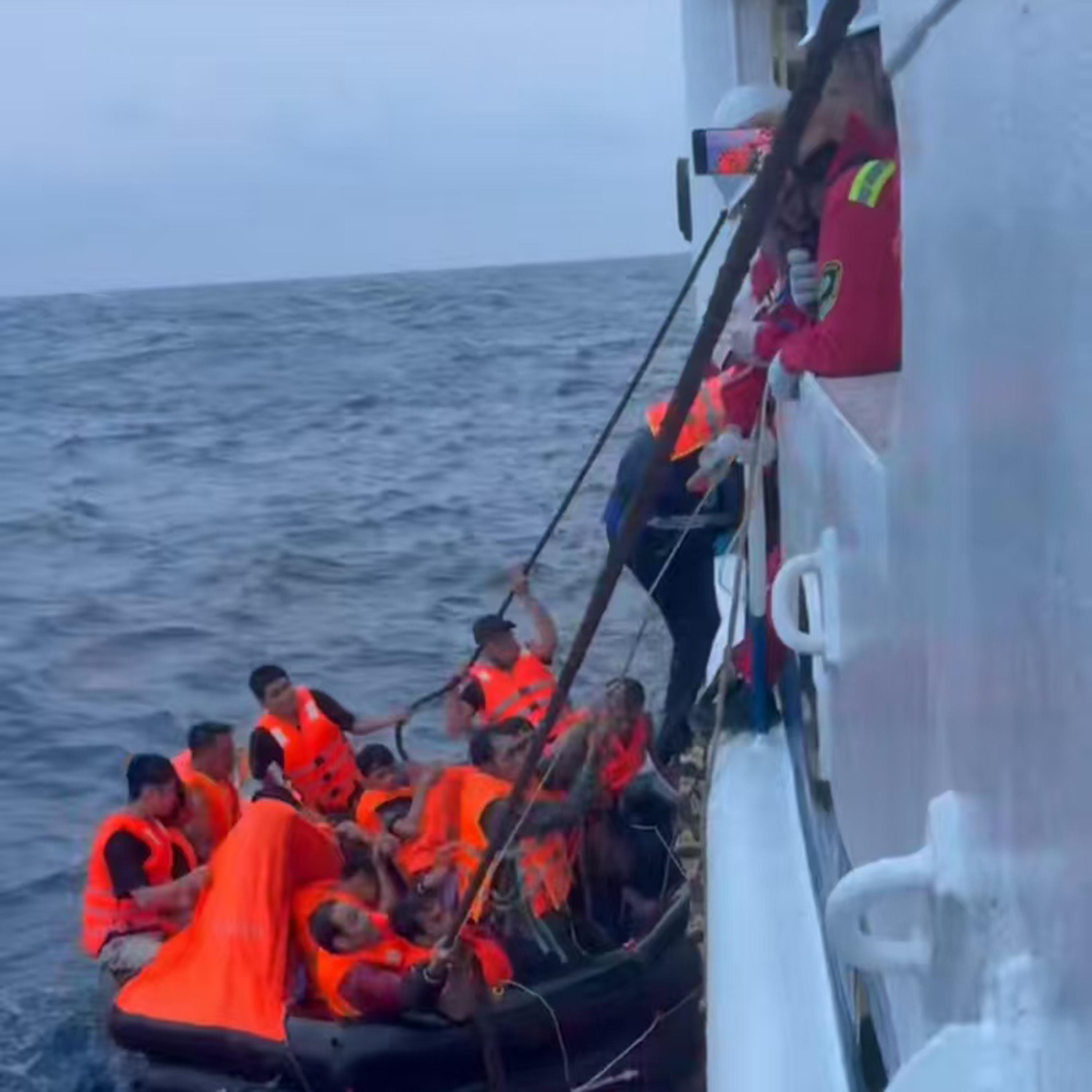 China rescues over 40 Vietnamese nationals in South China Sea