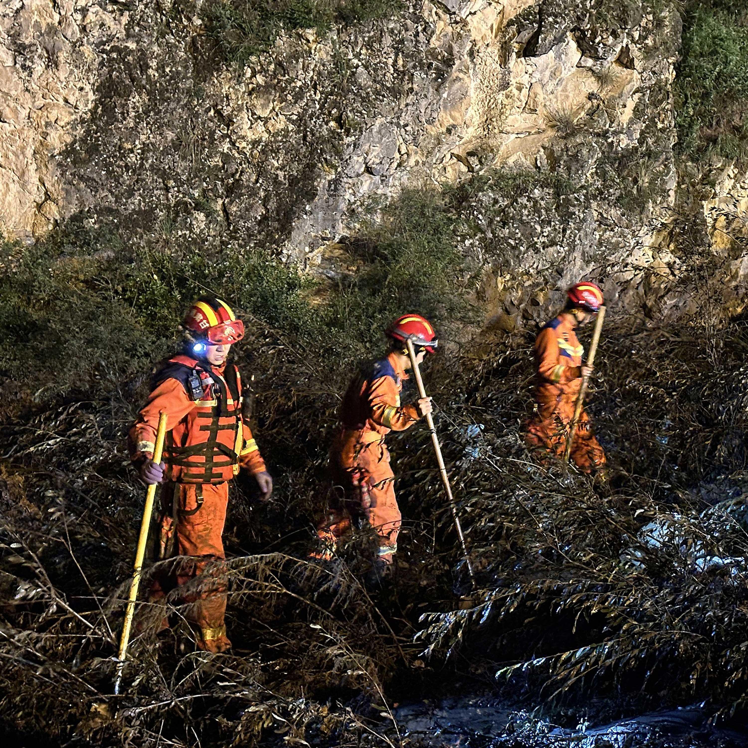 Rescue operations underway in Gansu after rain-triggered flash flood episode artwork