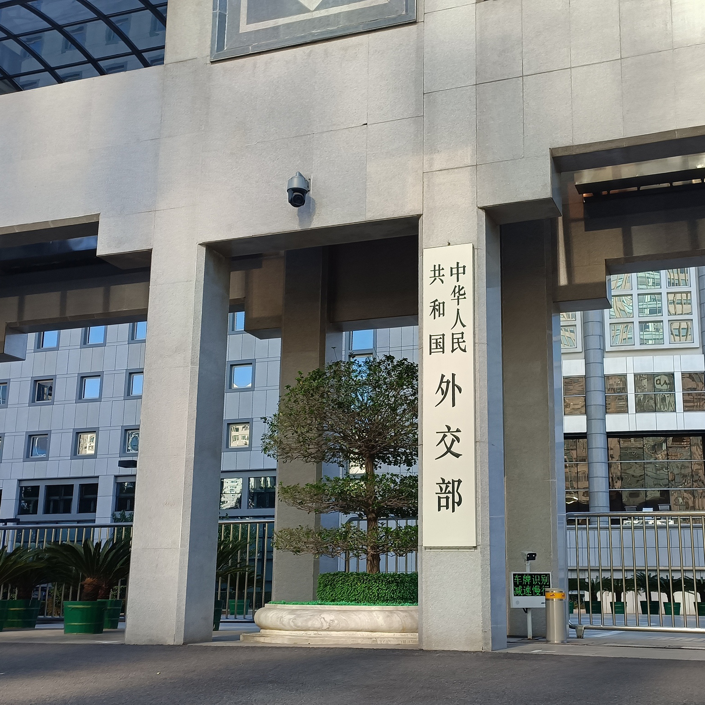 China deplores visits, offerings made by Japanese officials to Yasukuni Shrine episode artwork