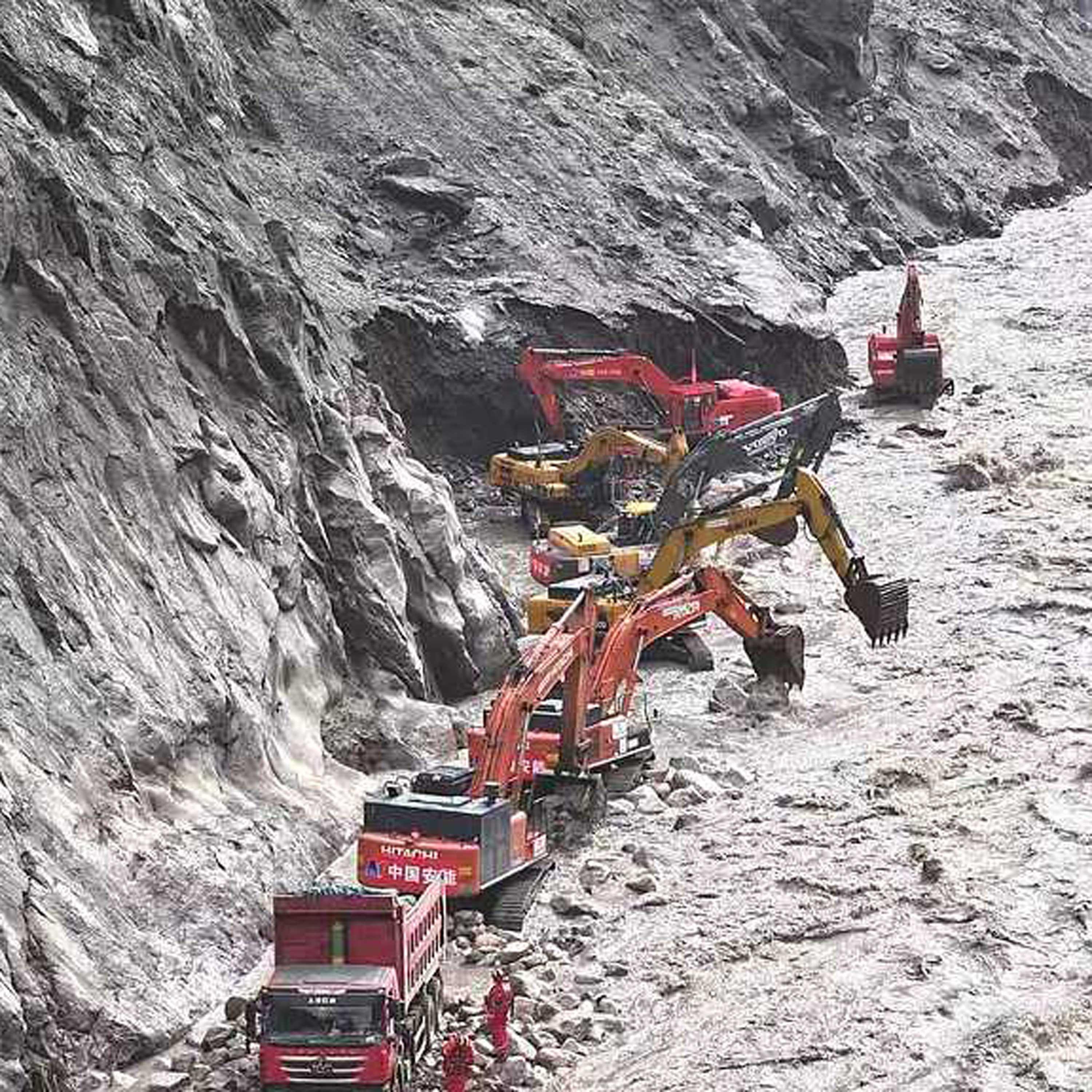 Rescuers race to reopen highway to mudslide-hit border port in Xizang