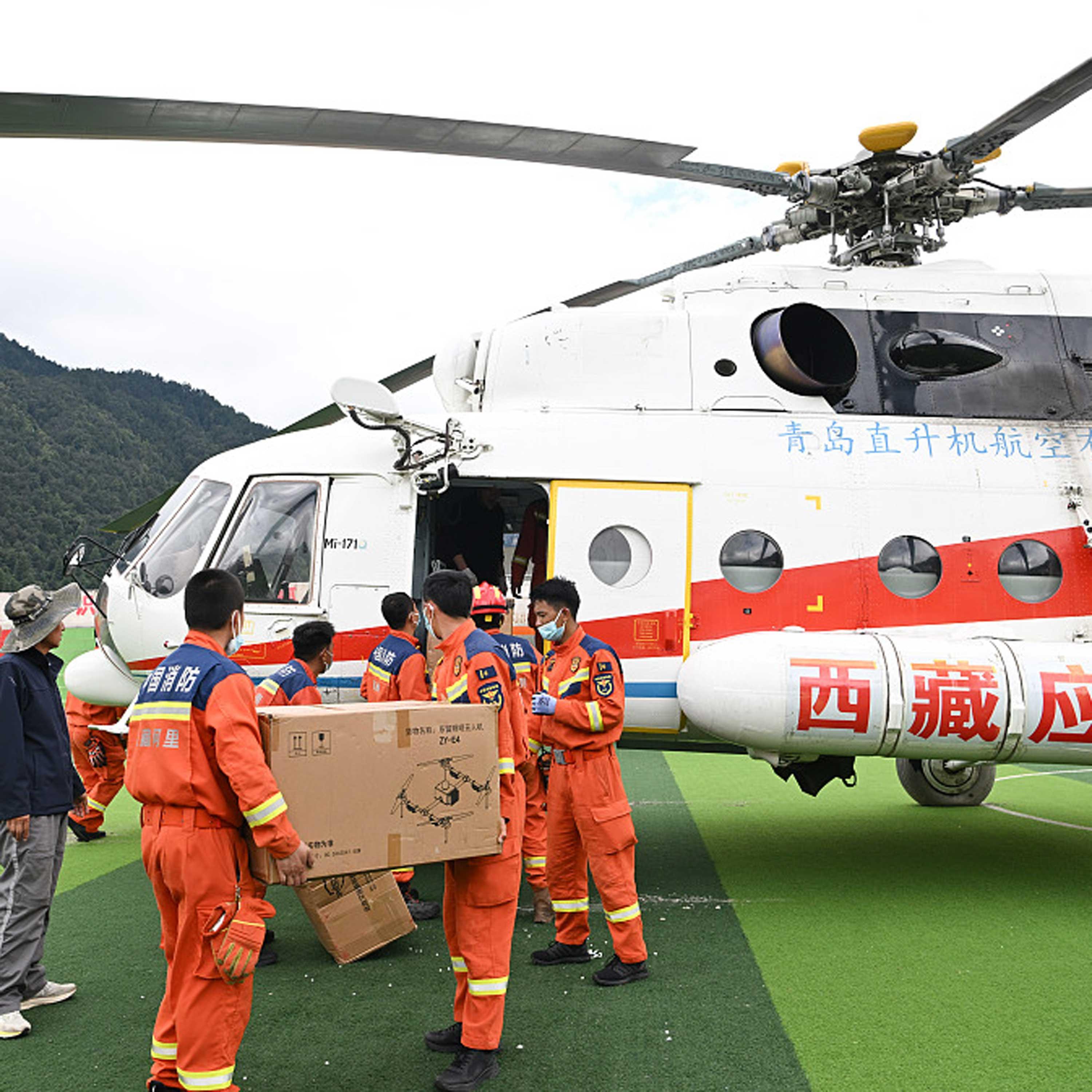 Rescue helicopters flown into hardest-hit zones of Gyirong Port after deadly mudslide episode artwork
