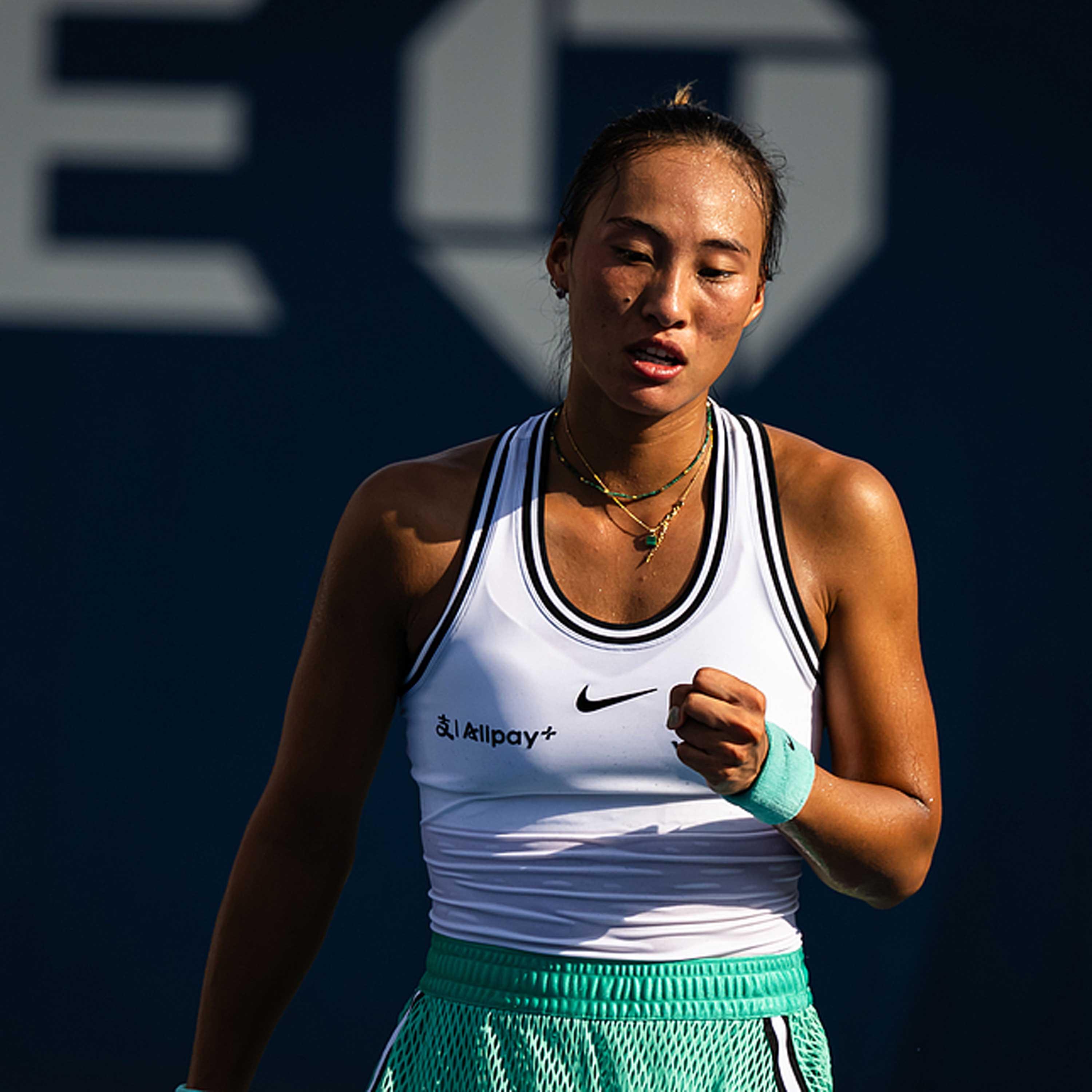 China's Zheng Qinwen back in Grand Slam third round at US Open episode artwork
