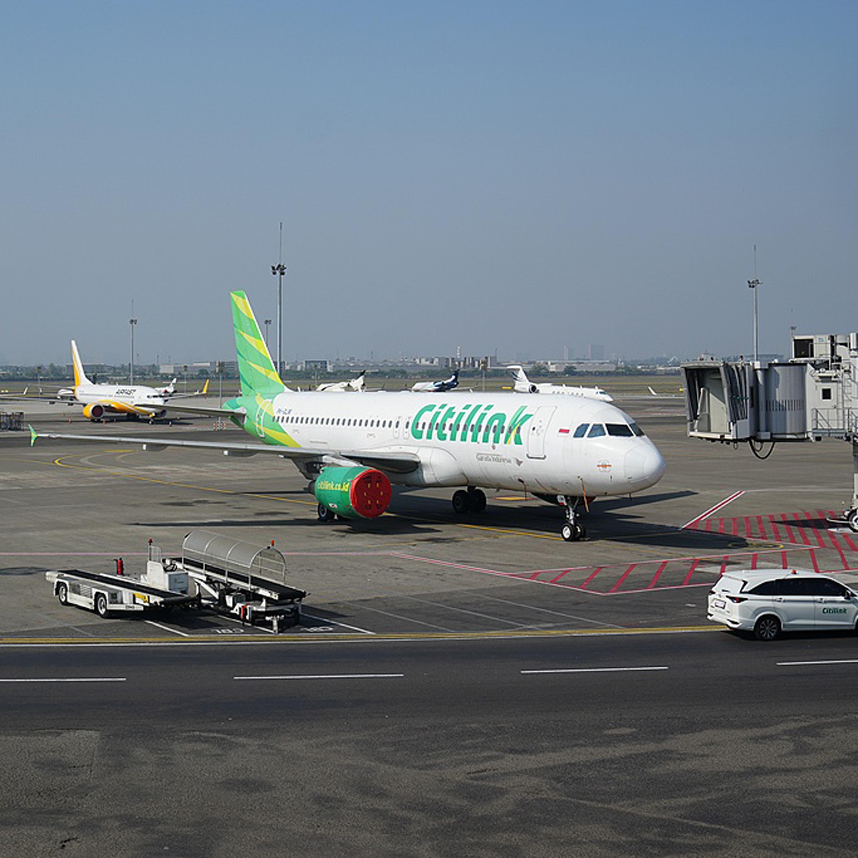 Jakarta airport temporarily closed due to volcanic ash episode artwork