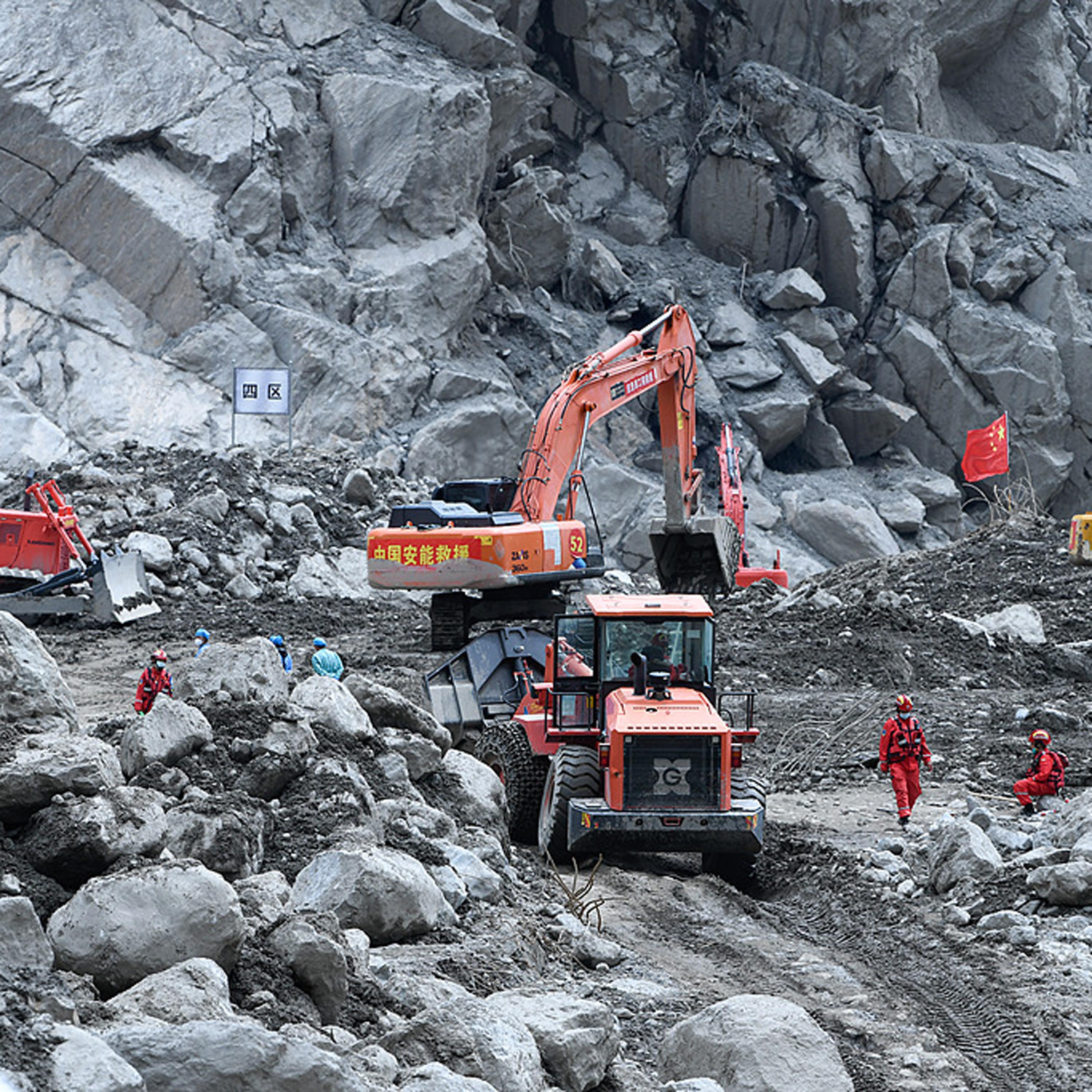 43 dead, 519 missing after mudslide hits border port in southwest China episode artwork