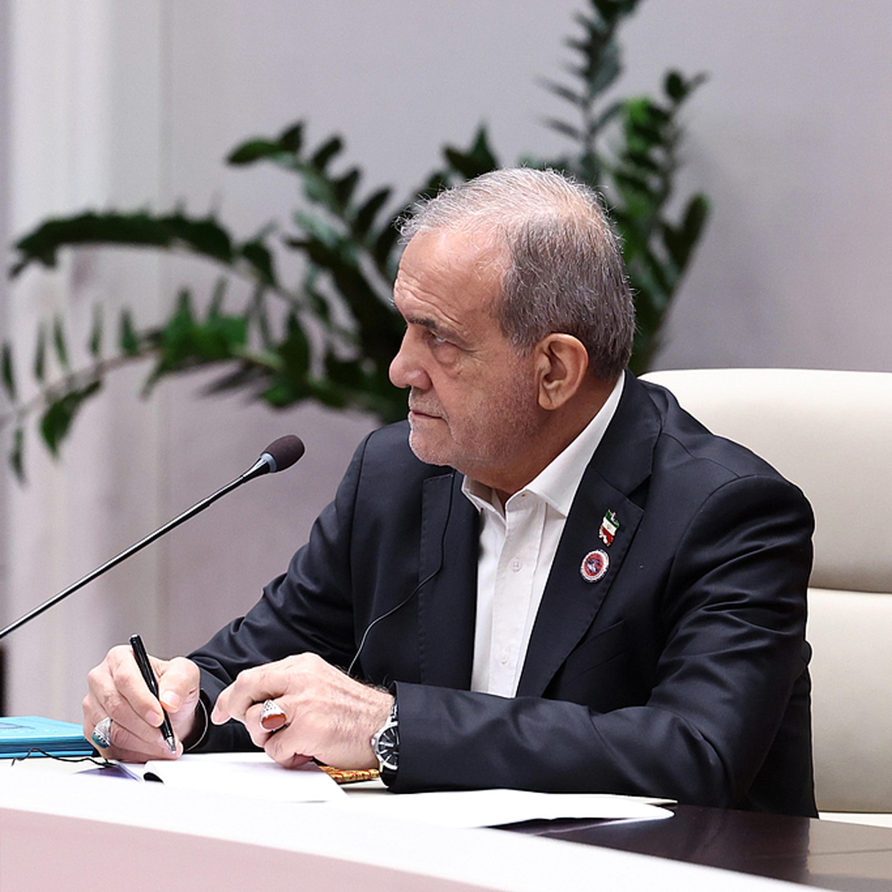 Iranian president: Tehran has no problem with UAE or other regional countries episode artwork