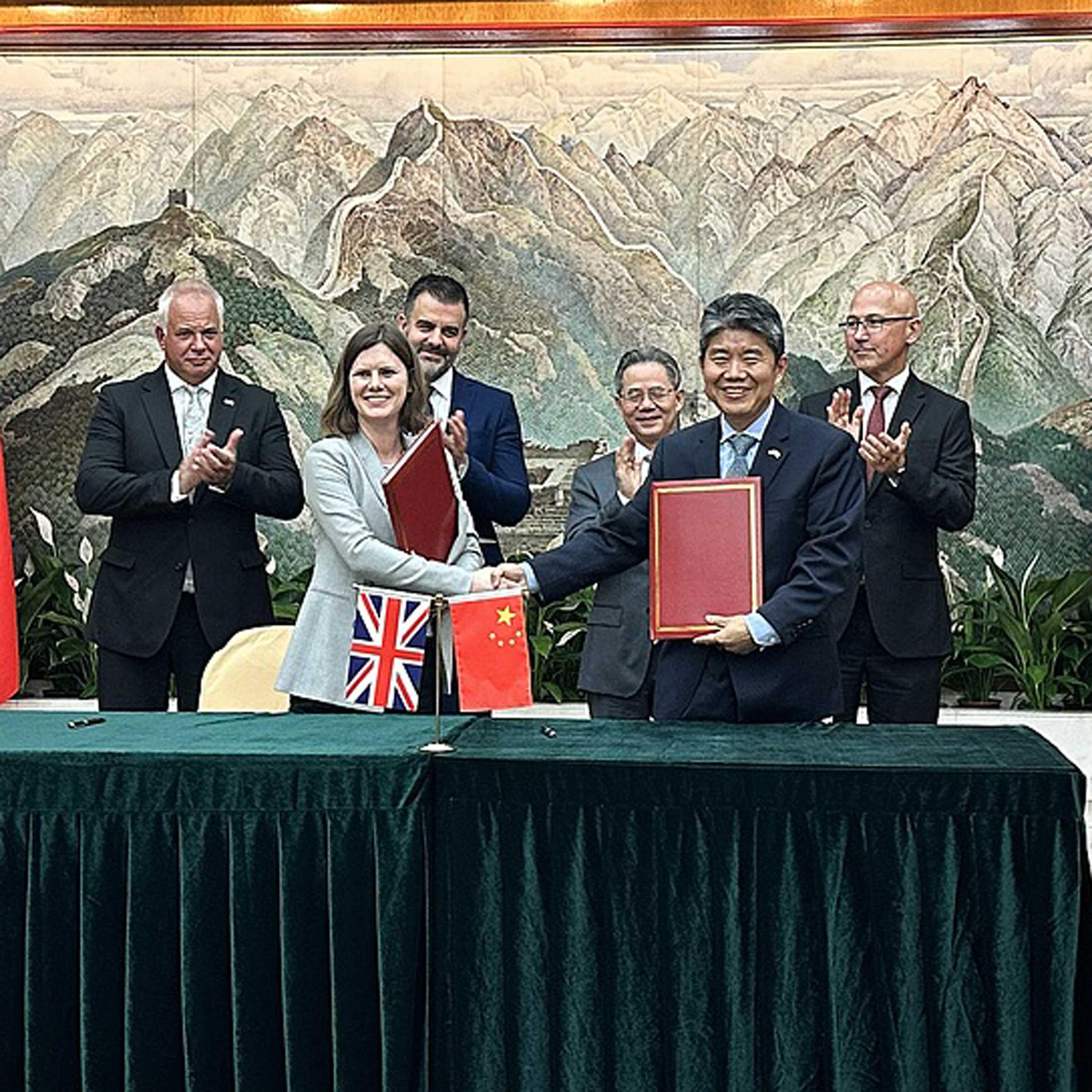 Britain returns 12 cultural relics, artworks to China